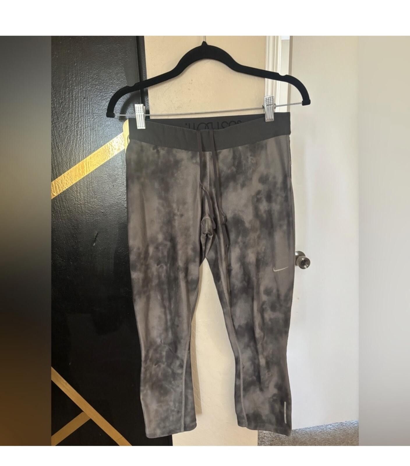 Nike (NIKE) Gray Dri-FIT Leggings Size 32" / US 10 / IT 46 - 1 Thumbnail