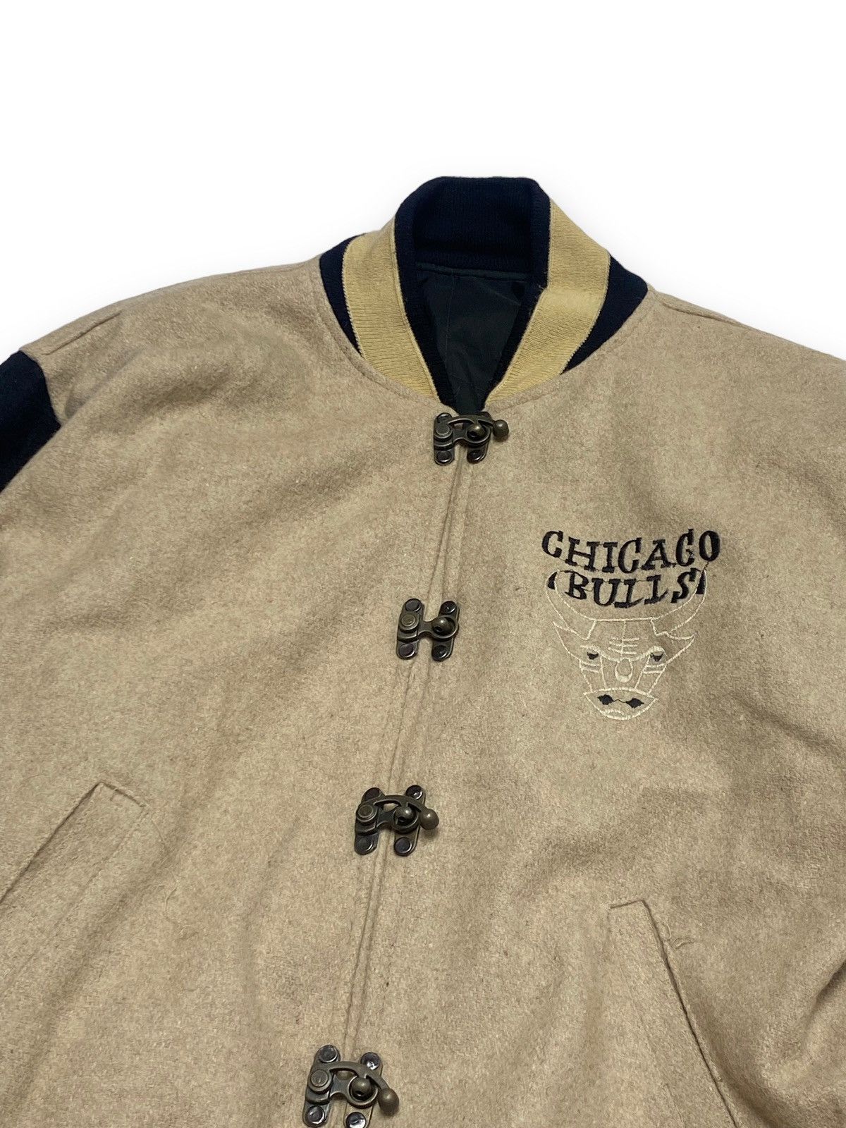 NBA Vintage CHICAGO BULLS Varsity Bomber Jacket Wool Size US L / EU 52-54 / 3 - 2 Thumbnail