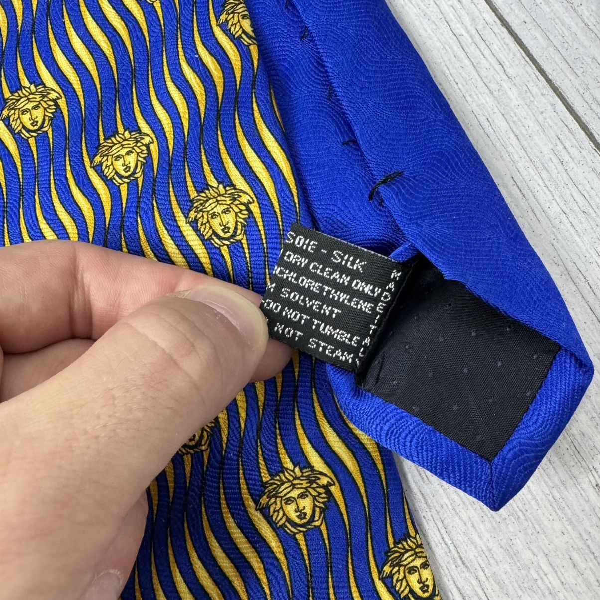 Versace Sensational GIANNI VERSACE Gold Medusa Spirals Navy Silk Tie Size ONE SIZE - 10 Thumbnail