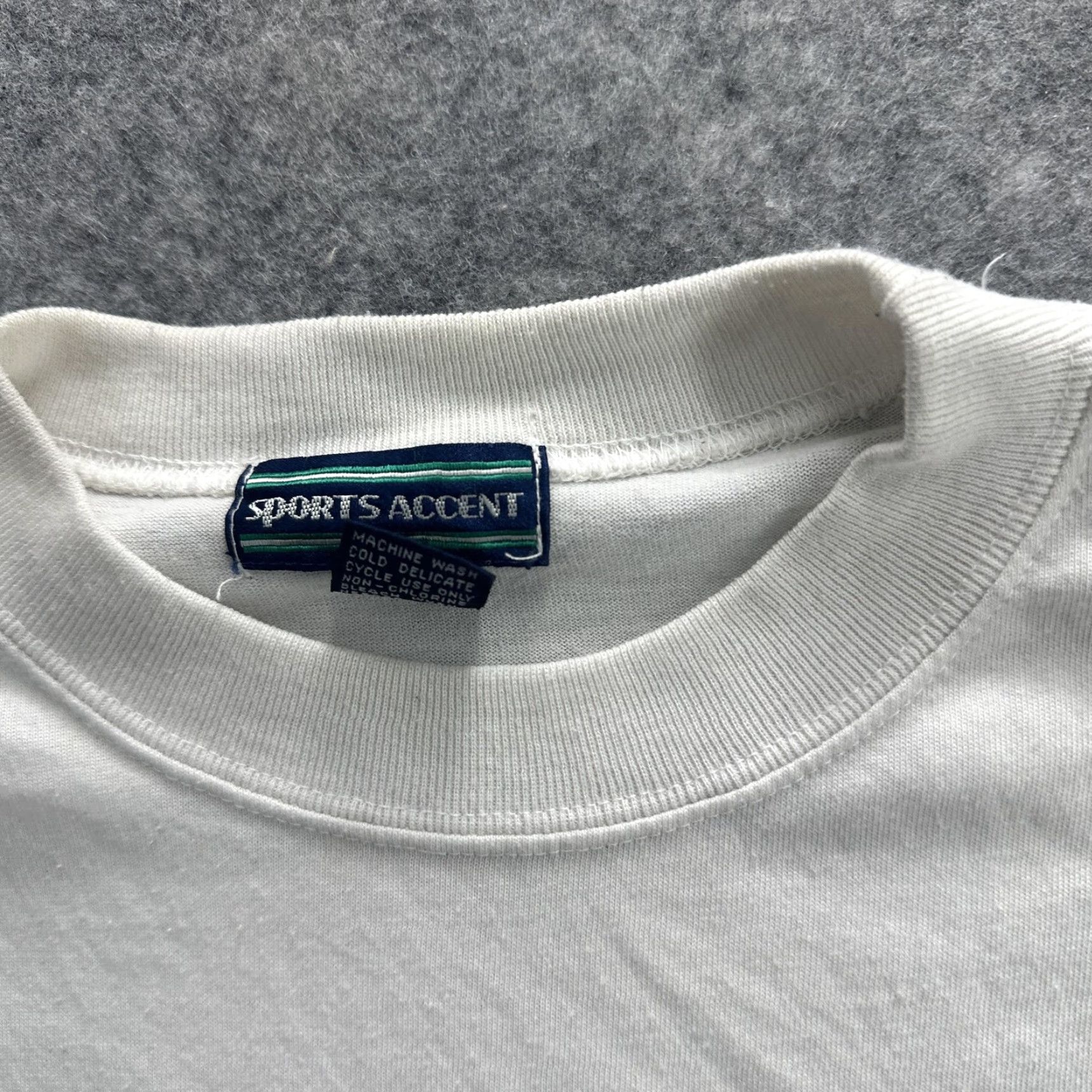 Vintage VINTAGE Sports Accent Shirt Womens Small White Floral Quilt Applique 90s Tee Shoulder Size S / US 4 / IT 40 - 7 Thumbnail