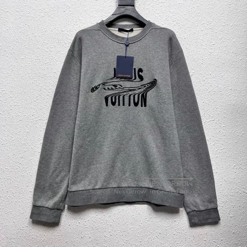 Louis Vuitton Louis Vuitton Twisted letter embroidered LOGO grey crew ne Size US L / EU 52-54 / 3 - 1 Thumbnail