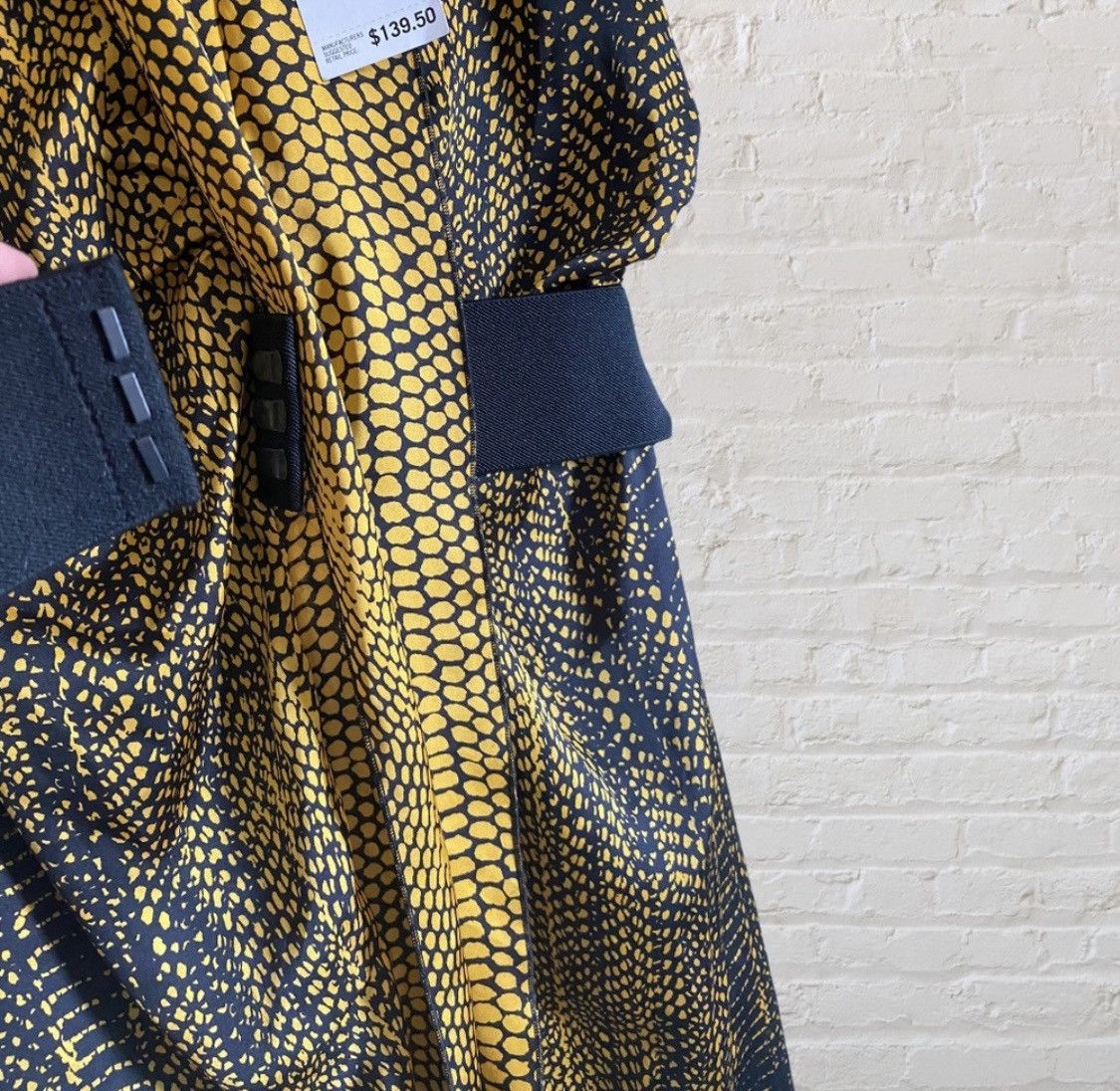 Kenneth Cole KENNETH COLE BLACK GOLD SNAKE PRINT FRONT BELTED DRESS Size M / US 6-8 / IT 42-44 - 6 Thumbnail