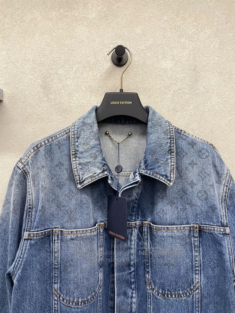 Louis Vuitton Louis Vuitton Blue gradient denim jacket Size US L / EU 52-54 / 3 - 4 Thumbnail