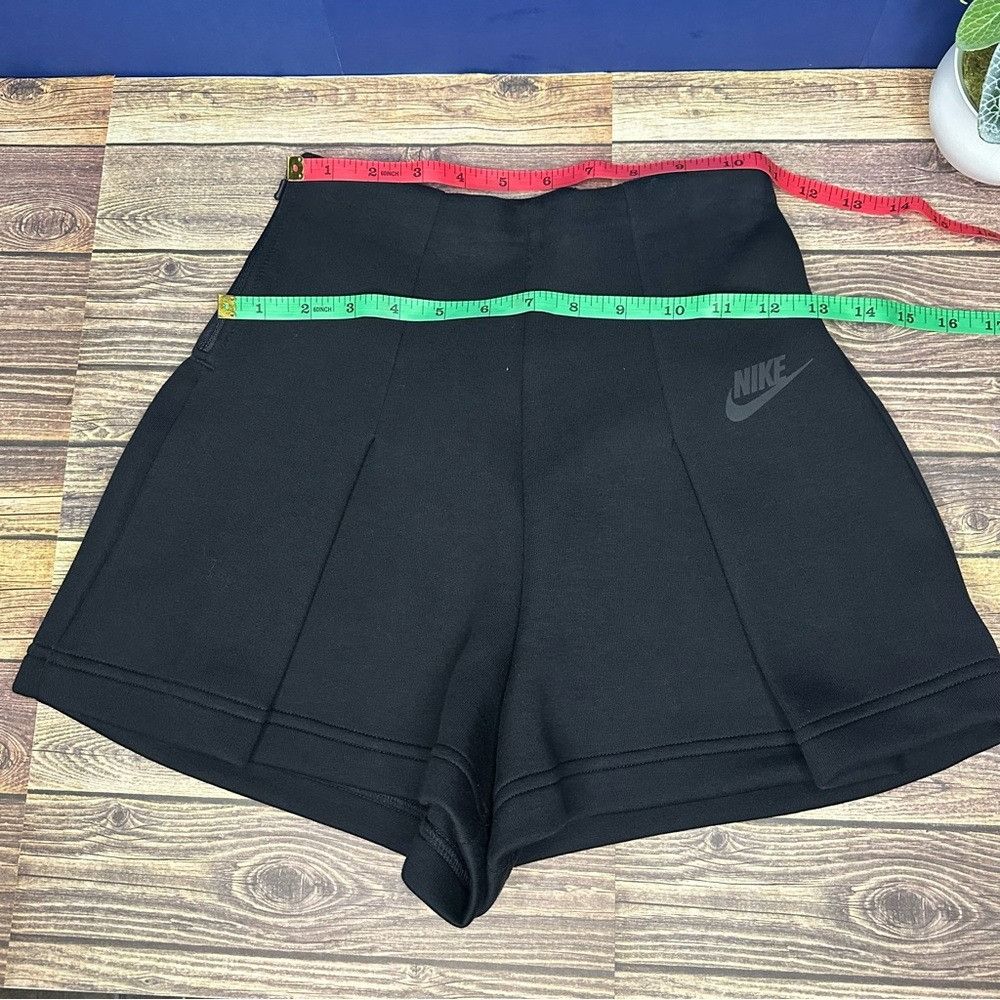 Nike Nike Women's Tech Fleece High Waisted 3” Pleated Shorts NWT Size 26" / US 2 / IT 38 - 5 Thumbnail