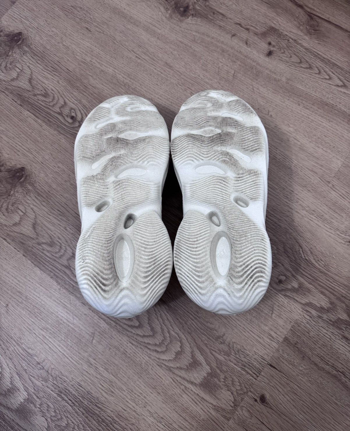 Adidas Adidas Yeezy Foam RNNR Sand Size US 10 / EU 43 - 13 Thumbnail