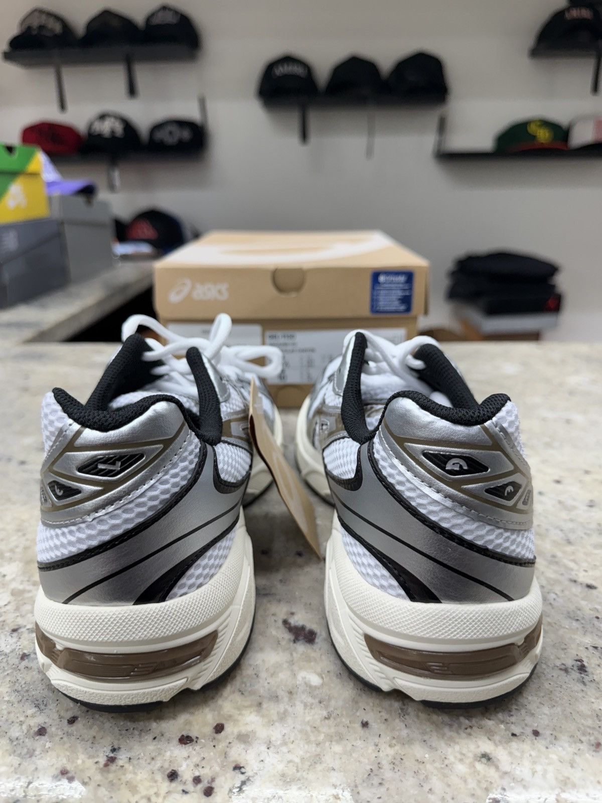 Asics ASIC White/Clay Brown 1130s Size US 8.5 / EU 41-42 - 4 Thumbnail