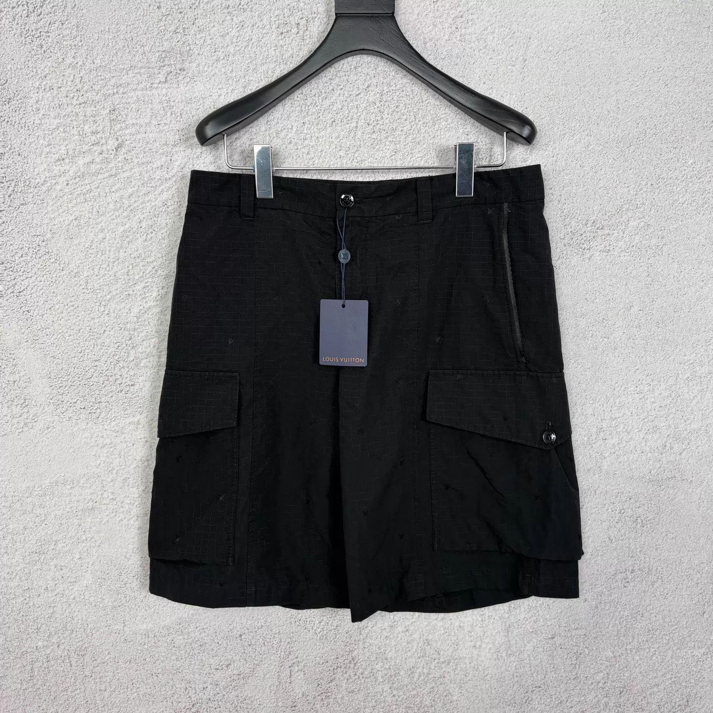 Louis Vuitton Black Cargo Shorts with Utility Pockets Size US 34 / EU 50 - 1 Thumbnail