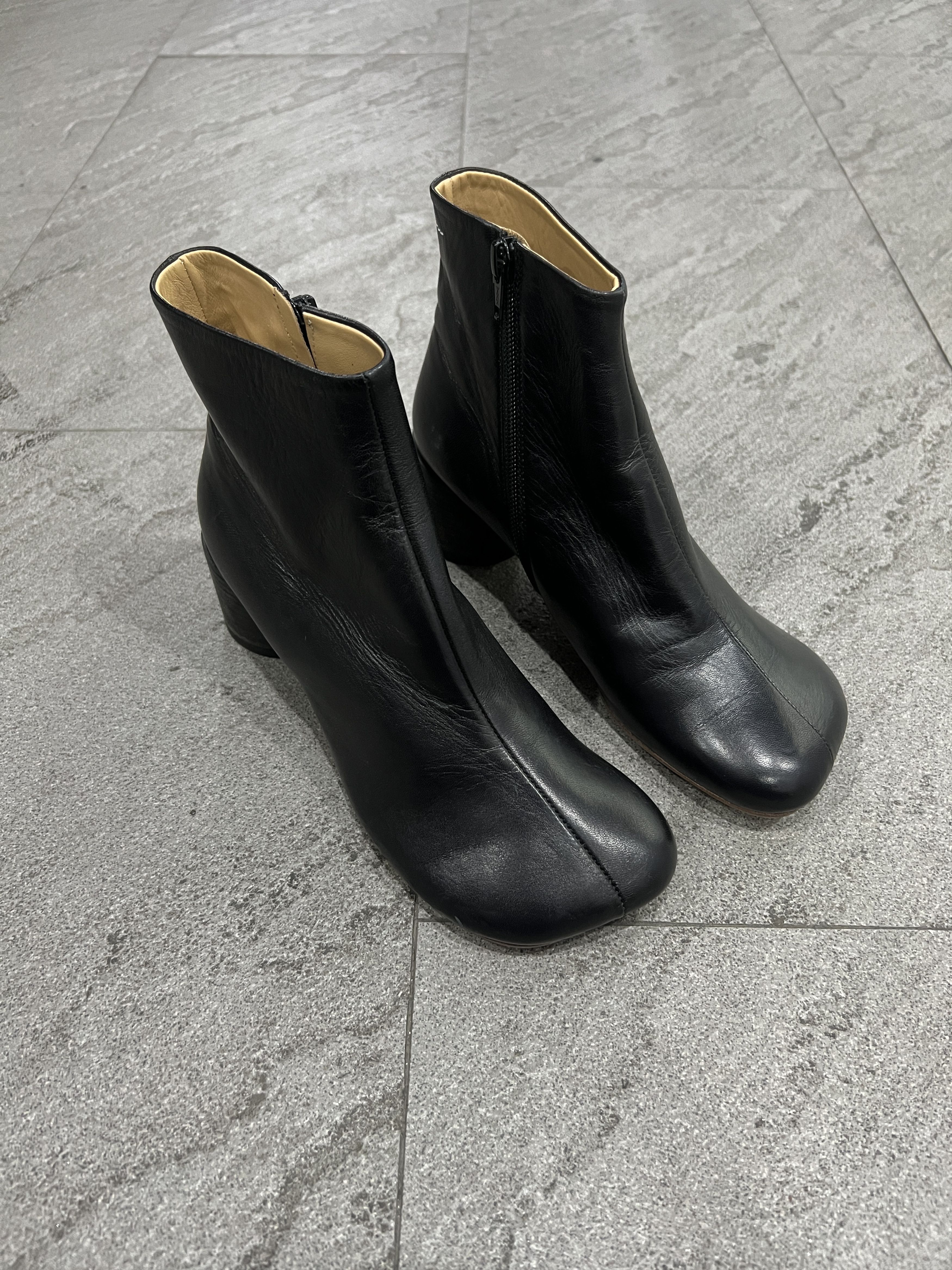 Maison Margiela MM6 Maison Margiela Black Leather Ankle Boot Heel EU37 Size US 7 / IT 37 - 3 Thumbnail