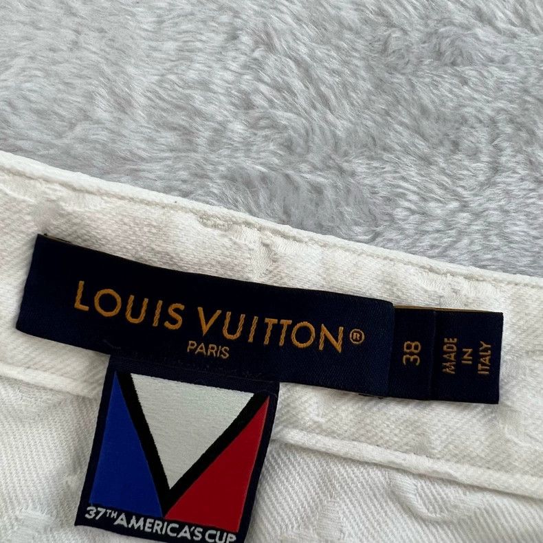 Louis Vuitton Louis Vuitton White logo shorts 2501-Nextarrow Size US 38 / EU 54 - 6 Thumbnail