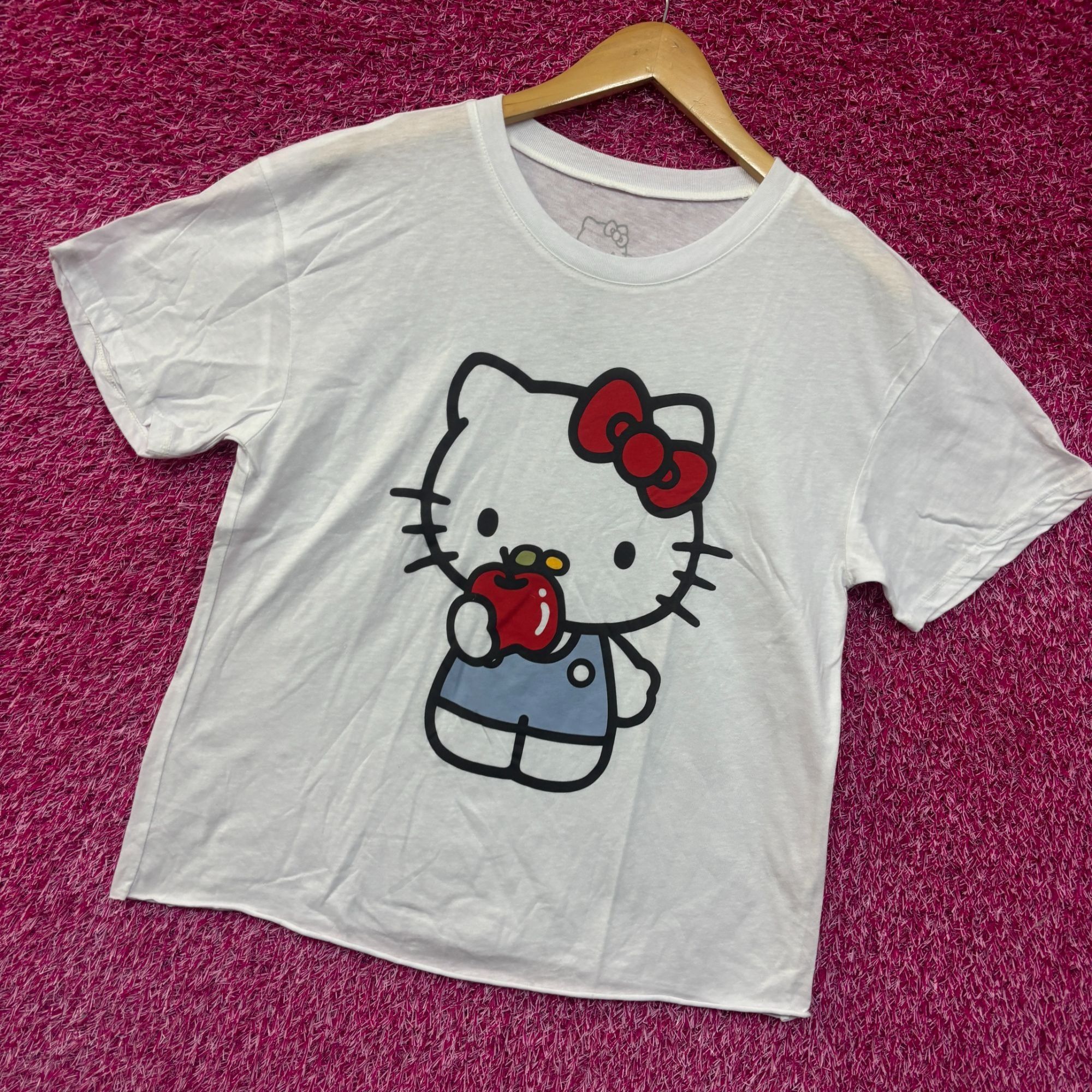 Disney Hello Kitty Apple crop top size medium Size US M / EU 48-50 / 2 - 3 Thumbnail