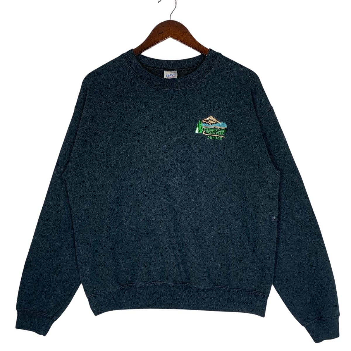 Vintage Vintage Gildan Embroidery Streetwear Outdoor Sweatshirt Size US M / EU 48-50 / 2 - 2 Thumbnail