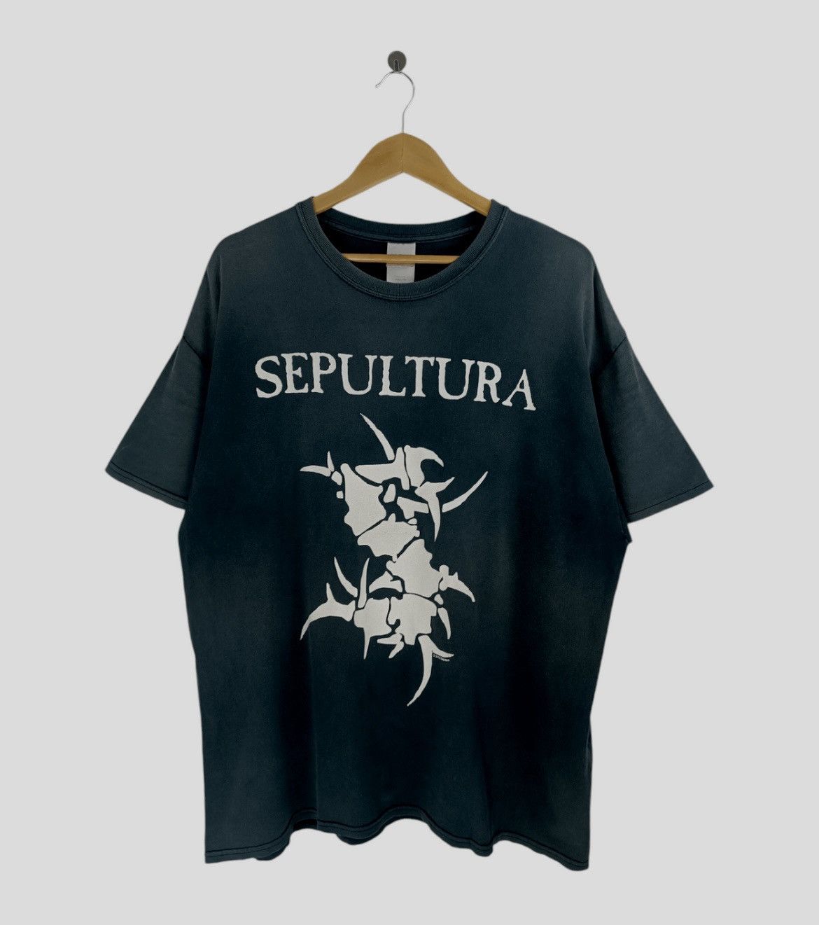 Band Tees VINTAGE SEPULTURA CLASSIC LOGO TEE metal Size US XL / EU 56 / 4 - 1 Thumbnail