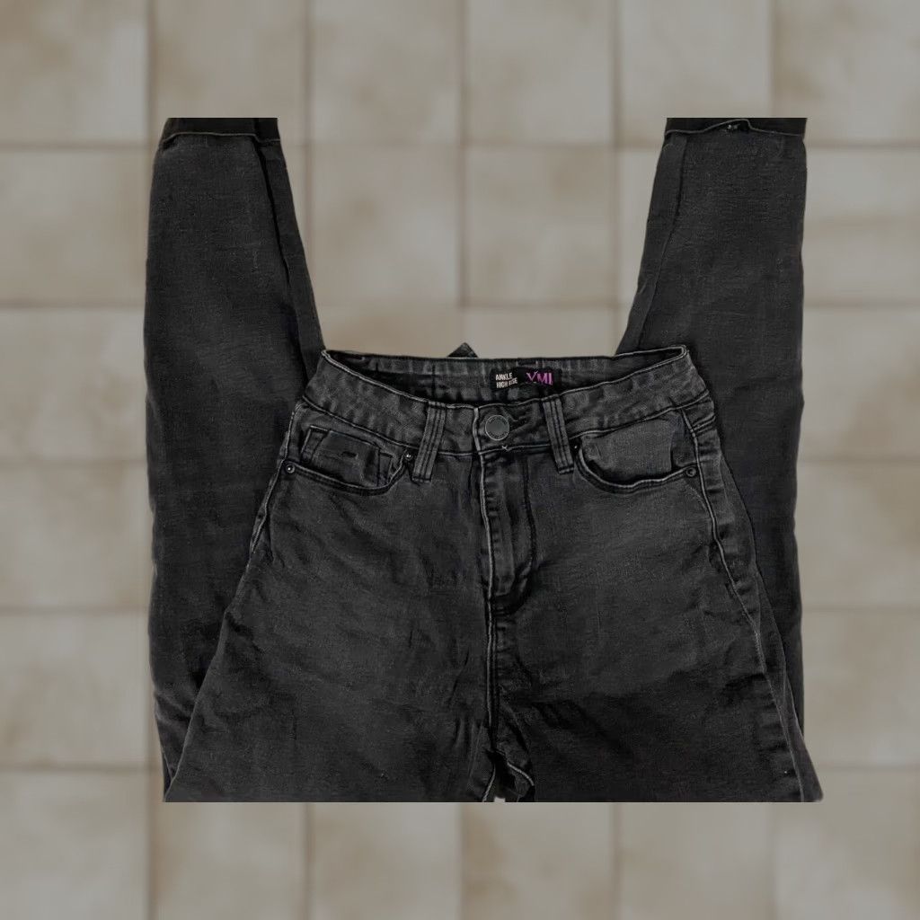 Vintage YMI Womens Jeans 3 Black Ankle High Rise Regular Rise Mid 8.5-10.5 Inseam 26 in Denim Cotton Blend Zipper Pockets Stretch Size 26" / US 2 / IT 38 - 1 Thumbnail