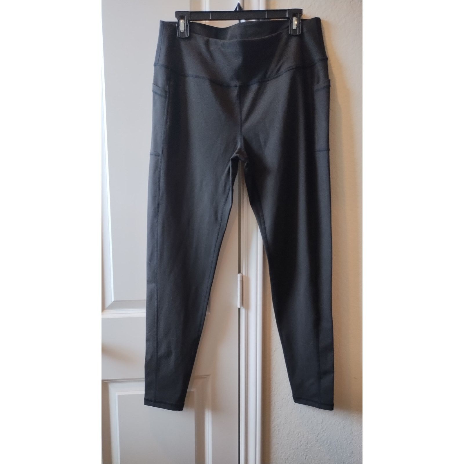 Other Women Compressive Leggings Wide Flat Waistband Black Sz 2XL Size 37" - 1 Thumbnail