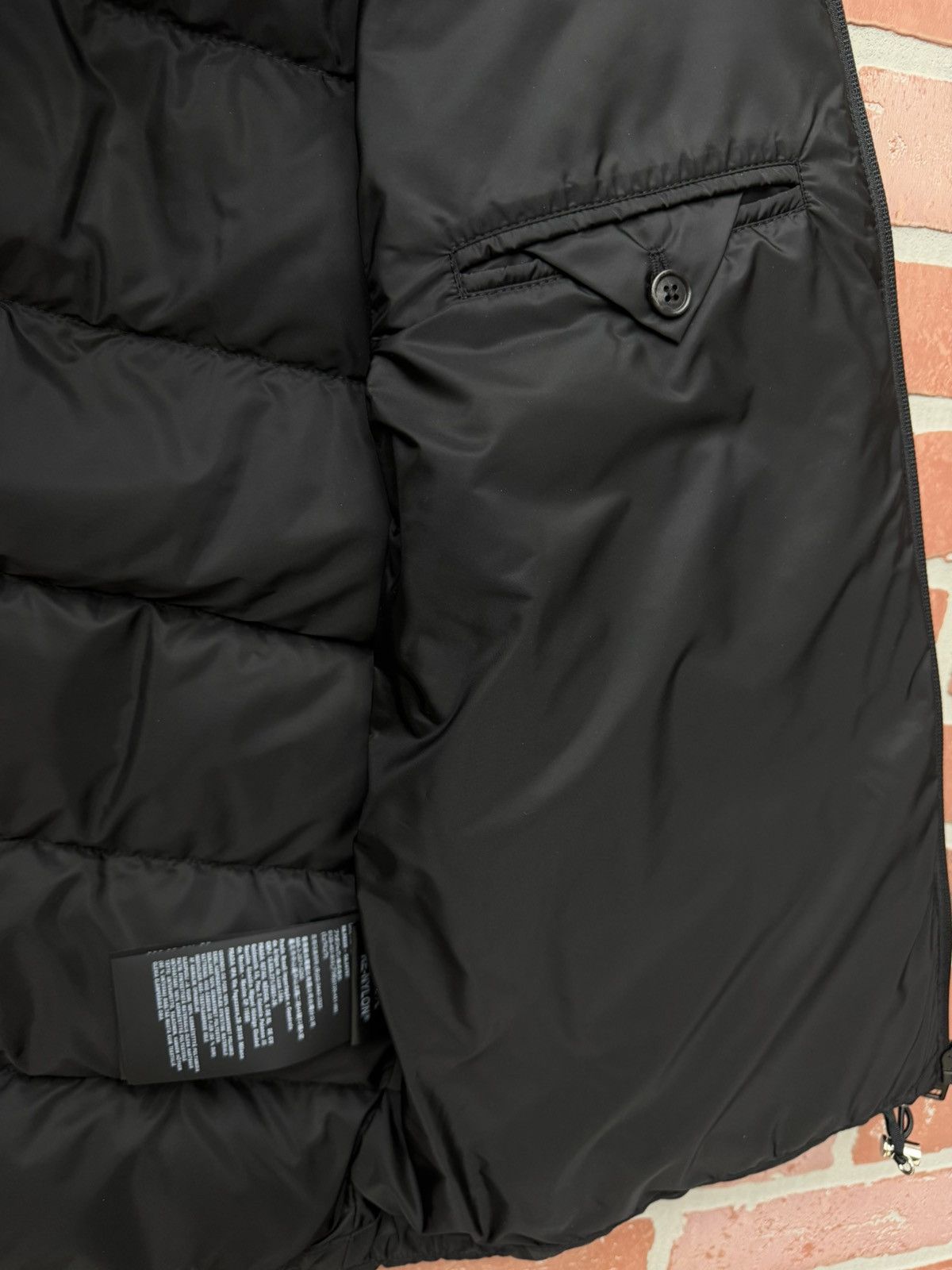 Prada Size M/48 - Prada Padded Re-Nylon Vest Size US M / EU 48-50 / 2 - 7 Thumbnail