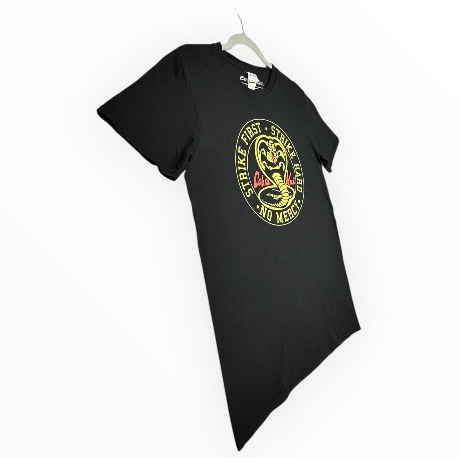 Gildan Cobra Kai T-Shirt Men's UK Size M Black Graphic Print Size US M / EU 48-50 / 2 - 5 Thumbnail