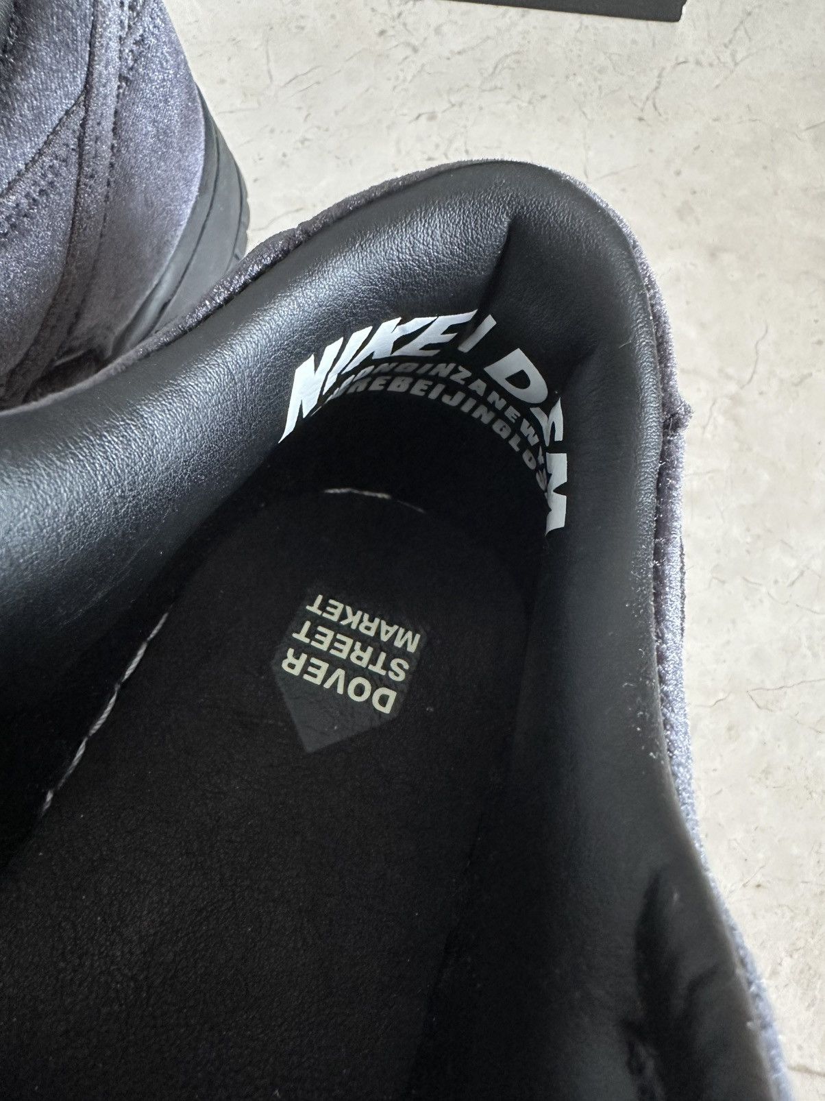 Dover Street Market × Nike DSM Velvet Velour Dunk Low Dover Street Market Size US 9 / EU 42 - 5 Thumbnail