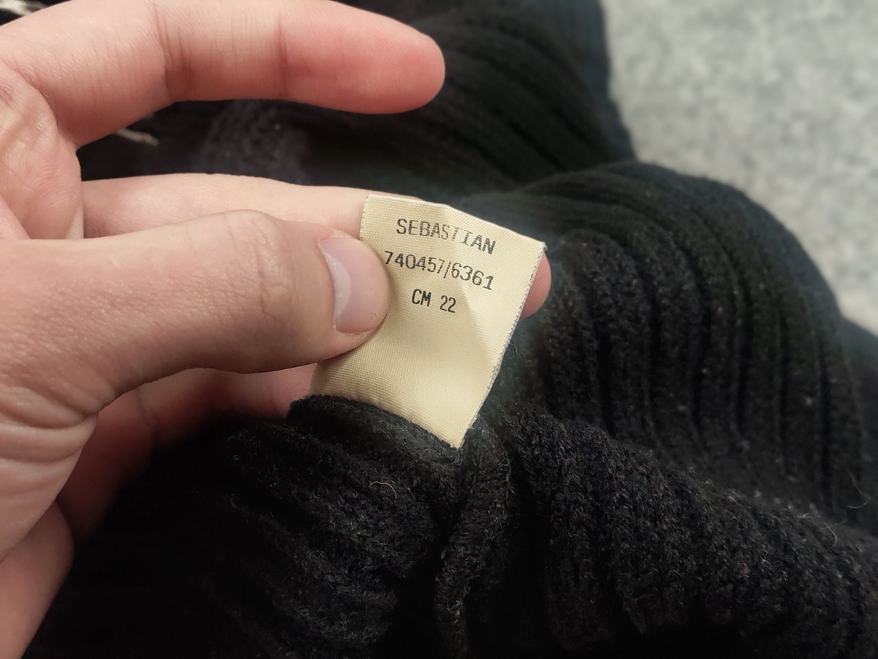 Chevignon Vintage 90's Chevignon Wool Blend Black Knit cropped Sweater Size US L / EU 52-54 / 3 - 11 Thumbnail