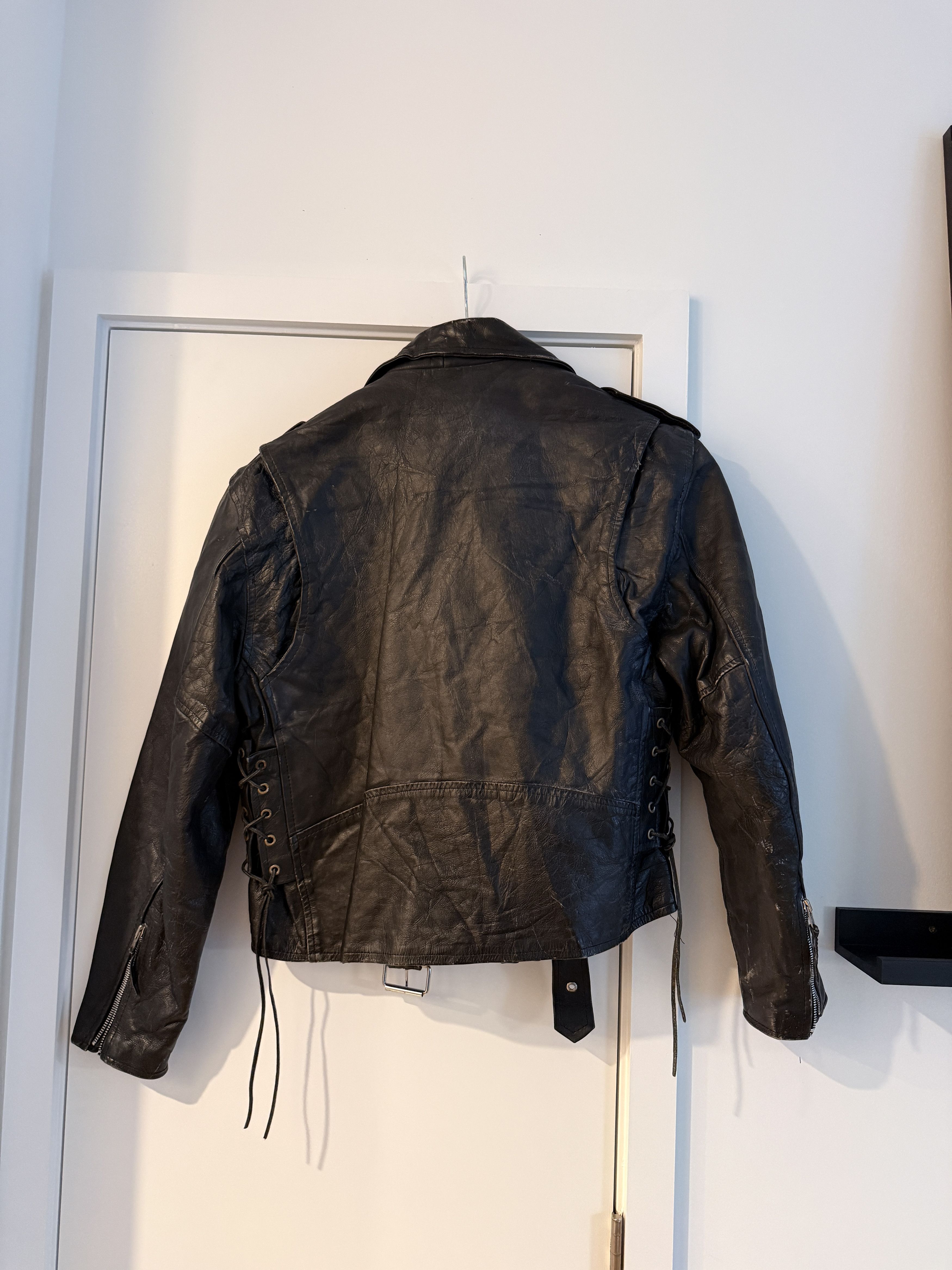 Other Vintage Black Leather Biker Jacket - Cropped Fit (Sz 42 / M) Size US M / EU 48-50 / 2 - 3 Thumbnail