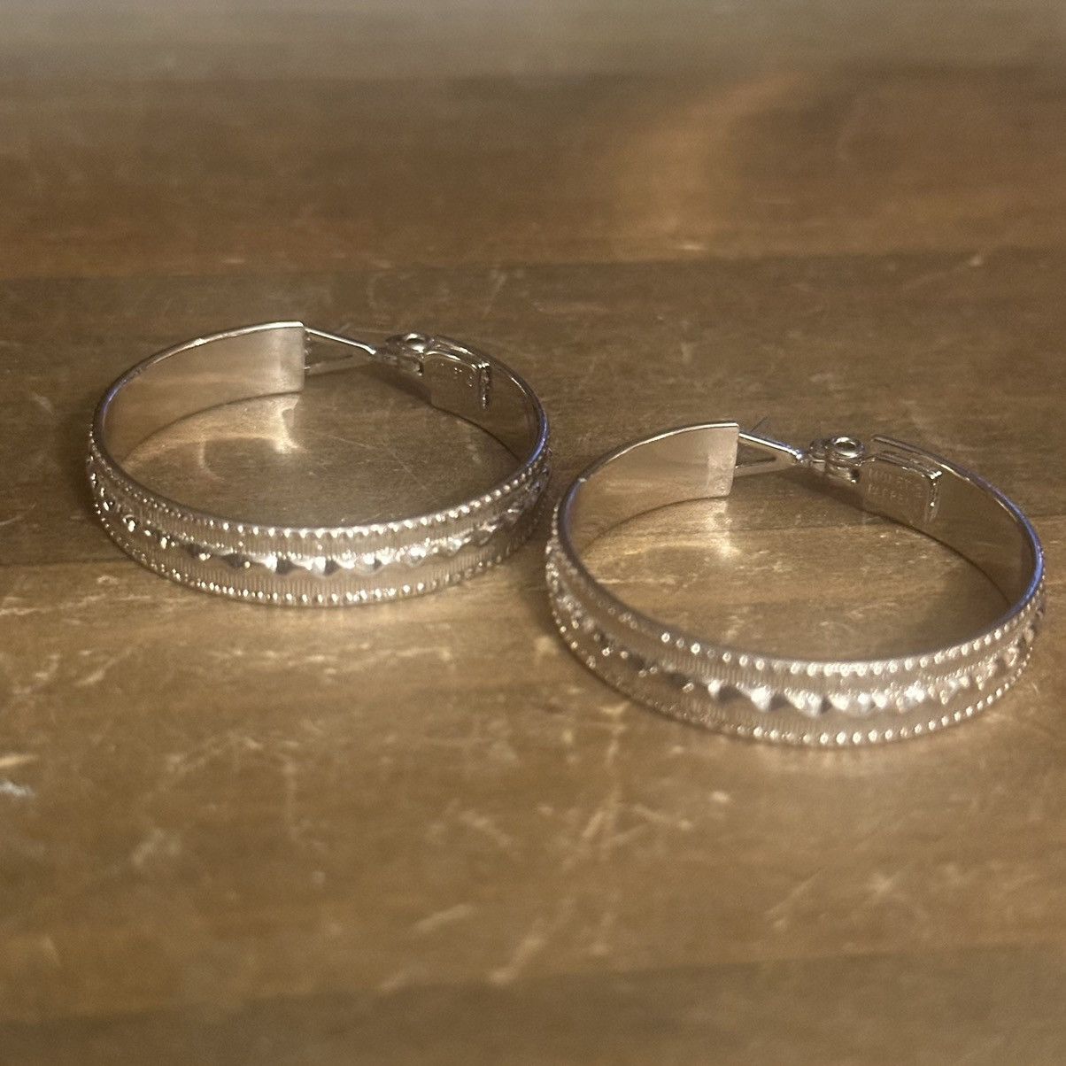 Monet Monet silver tone chunky hoop earrings Size ONE SIZE - 5 Thumbnail