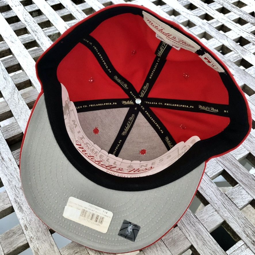 Mitchell & Ness Atlanta Hawks 90s Retro Logo Patch NBA HWC Fitted Hat 7 3/4 Size ONE SIZE - 6 Thumbnail