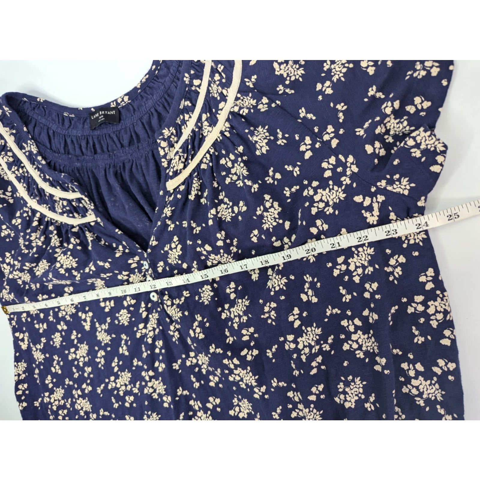 Vintage Lane Bryant Blouse 26/28 Notch-Neck Shirred-Yoke Floral Navy V-Neck Henley Blue Cotton Women Plus Shirt Size 4XL / US 24-26 - 5 Thumbnail