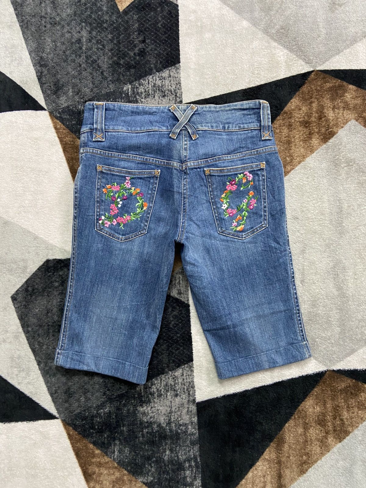 Dolce & Gabbana Dolce & Gabbana Embroidered Pocket Short Jeans Size 26" / US 2 / IT 38 - 2 Thumbnail