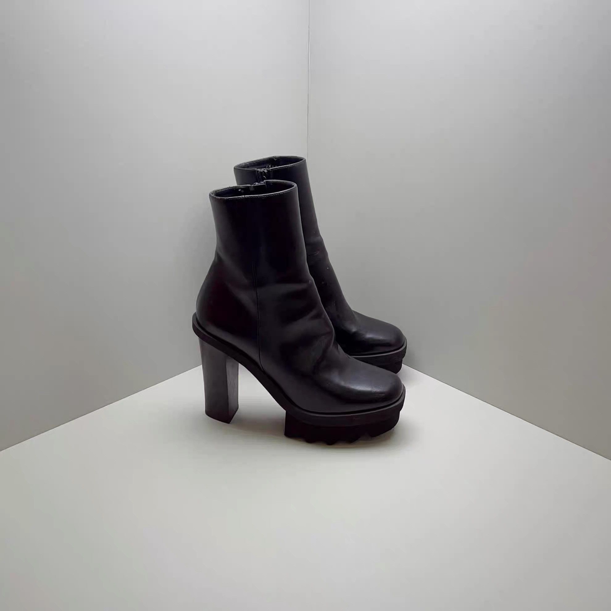 Stella McCartney Stella McCartney Black Leather Heeled Ankle Boots K38 Size US 7 / IT 37 - 3 Thumbnail