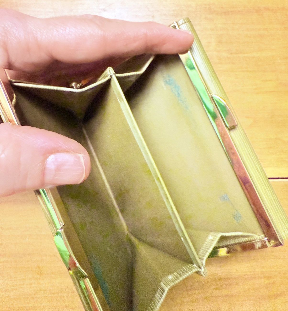 Givenchy Givenchy Taupe Textured Leather Trifold Wallet Authenticated Size ONE SIZE - 7 Thumbnail