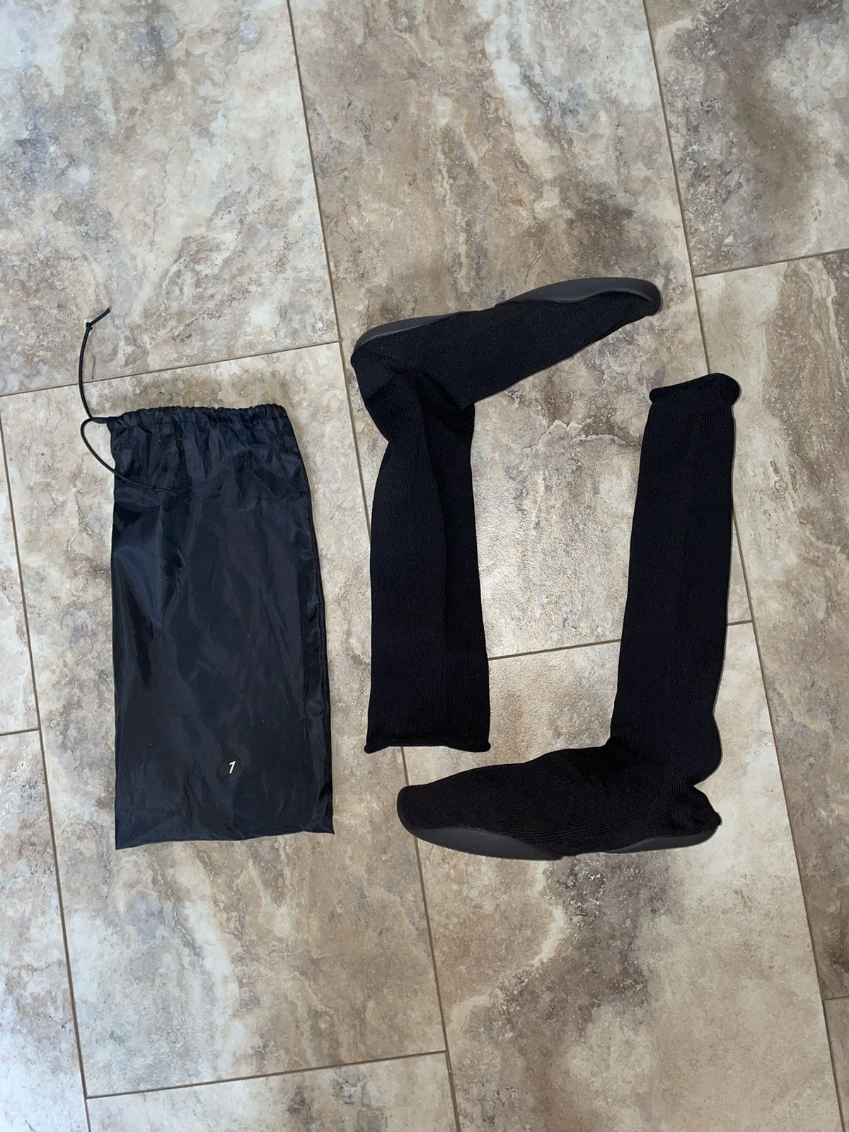 Kanye West × Yeezy Season Yeezy Pods Black Size 1 Brand New 