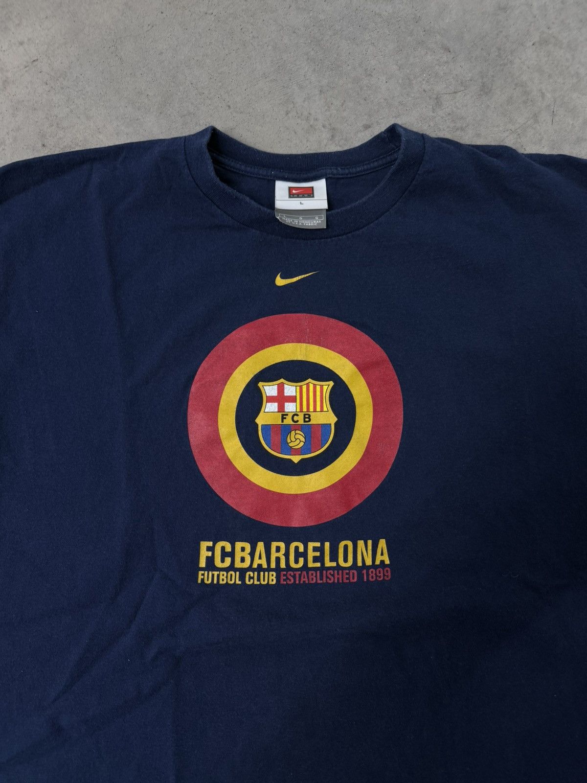 Nike 2000s Vintage FC Barcelona Nike Center Swoosh Soccer TShirt Size US L / EU 52-54 / 3 - 2 Thumbnail