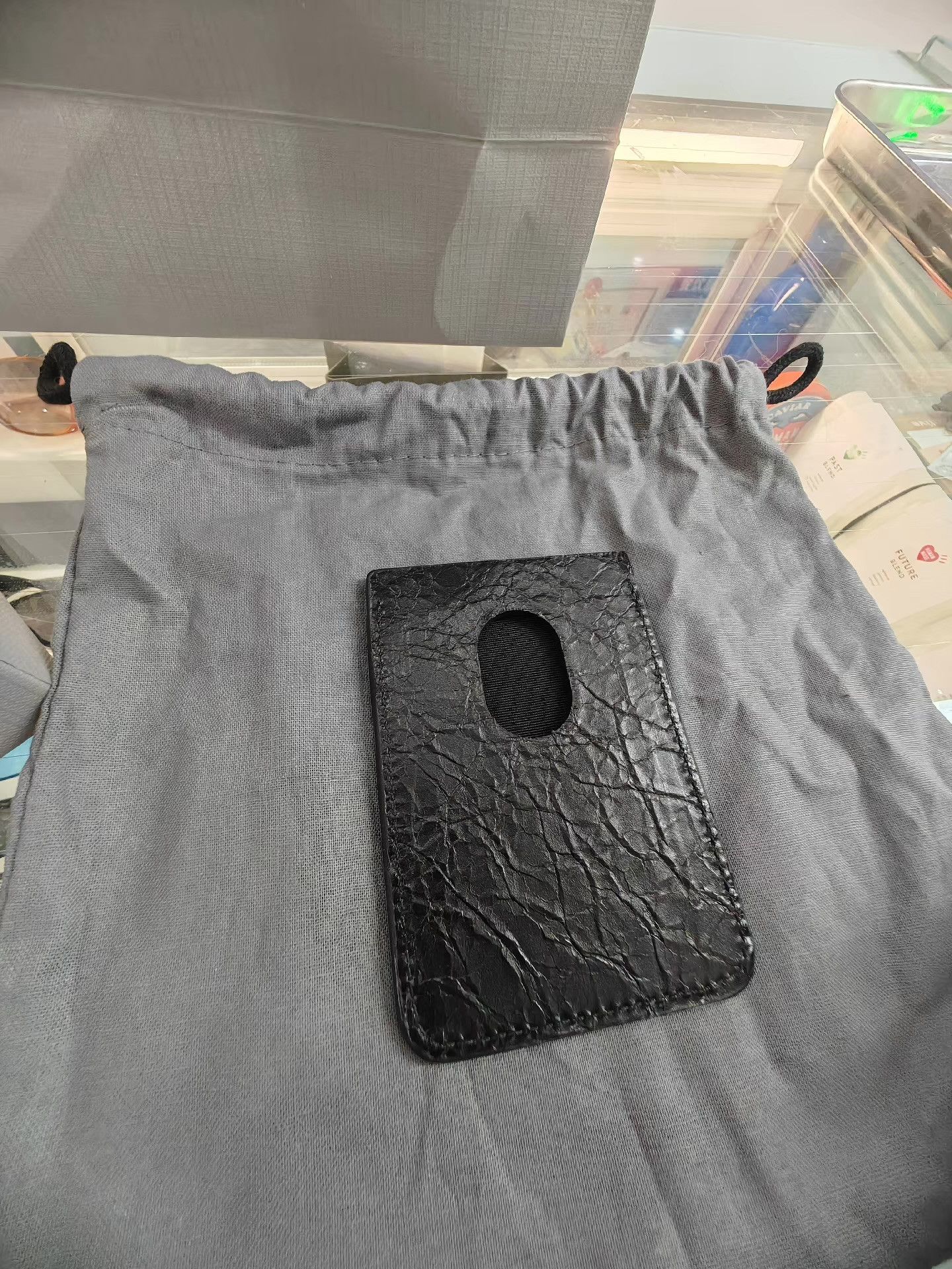 Balenciaga Balenciaga Metal Graffiti Magnetic Phone Card Holder。 Q15 Size ONE SIZE - 2 Thumbnail