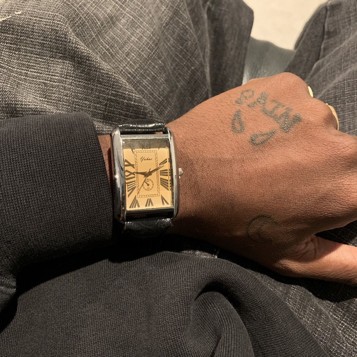 Vintage Vintage 90s vintage retro luxury style gold leather watch Size ONE SIZE - 1 Thumbnail