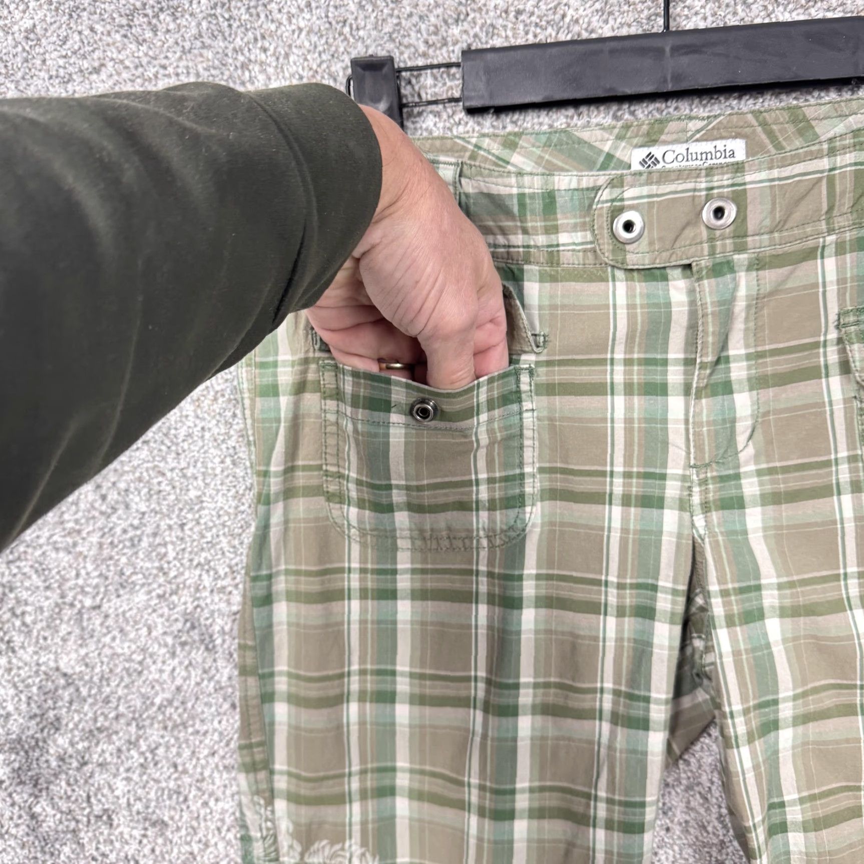 Vintage Columbia Bermuda Shorts 8 Green Tan Plaid Women Adult Casual Walking 9 Inseam 33 in Waist Cotton Spandex Plaid Pattern Womens Size 30" / US 8 / IT 44 - 7 Thumbnail