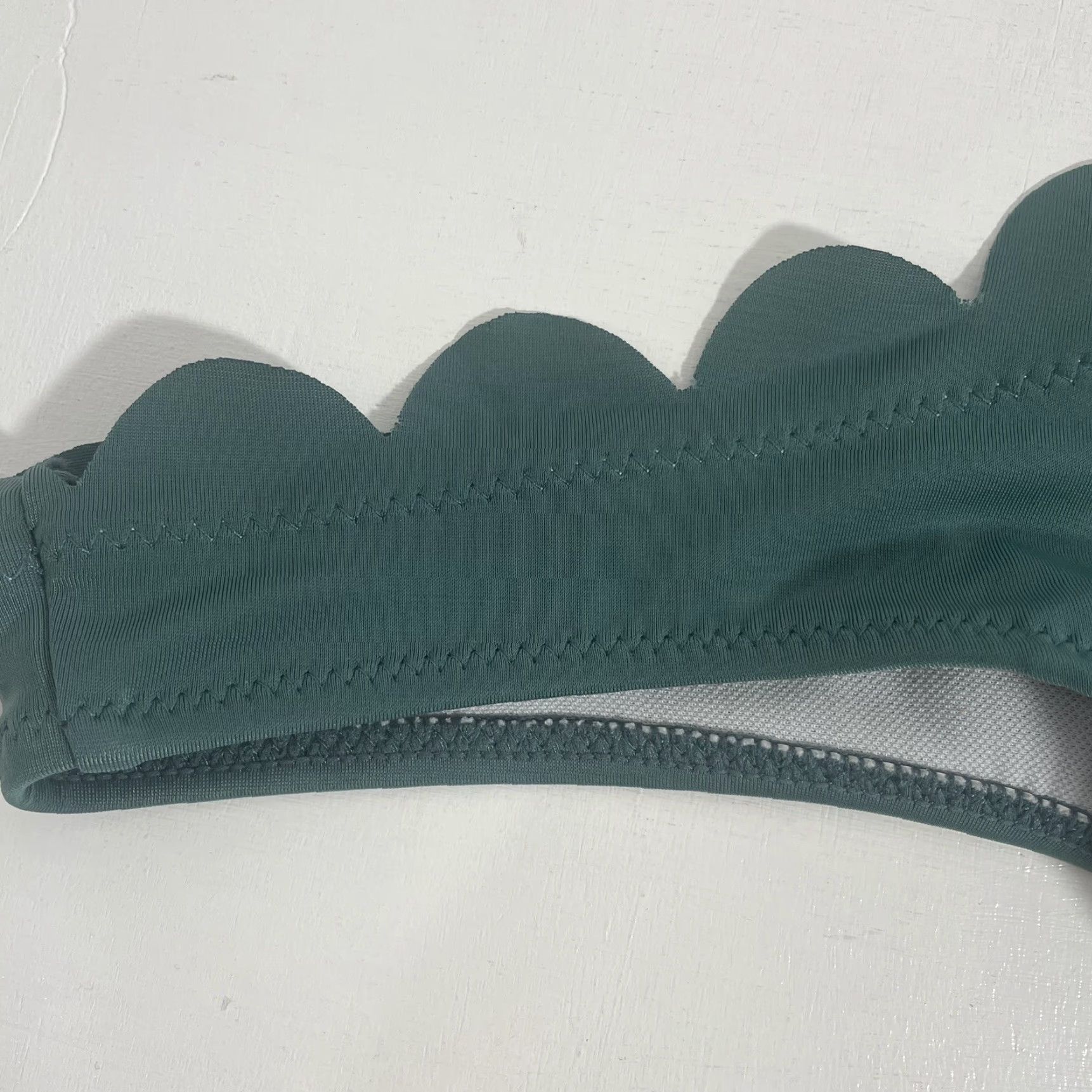 Shein VINTAGE? No. Shein Bathing Suit One Piece Green Scallop Trim Polyester 1 Piece M Women's Beach Nylon Spandex Lining Scallop Scoop Neck Halter Size M / US 6-8 / IT 42-44 - 4 Thumbnail