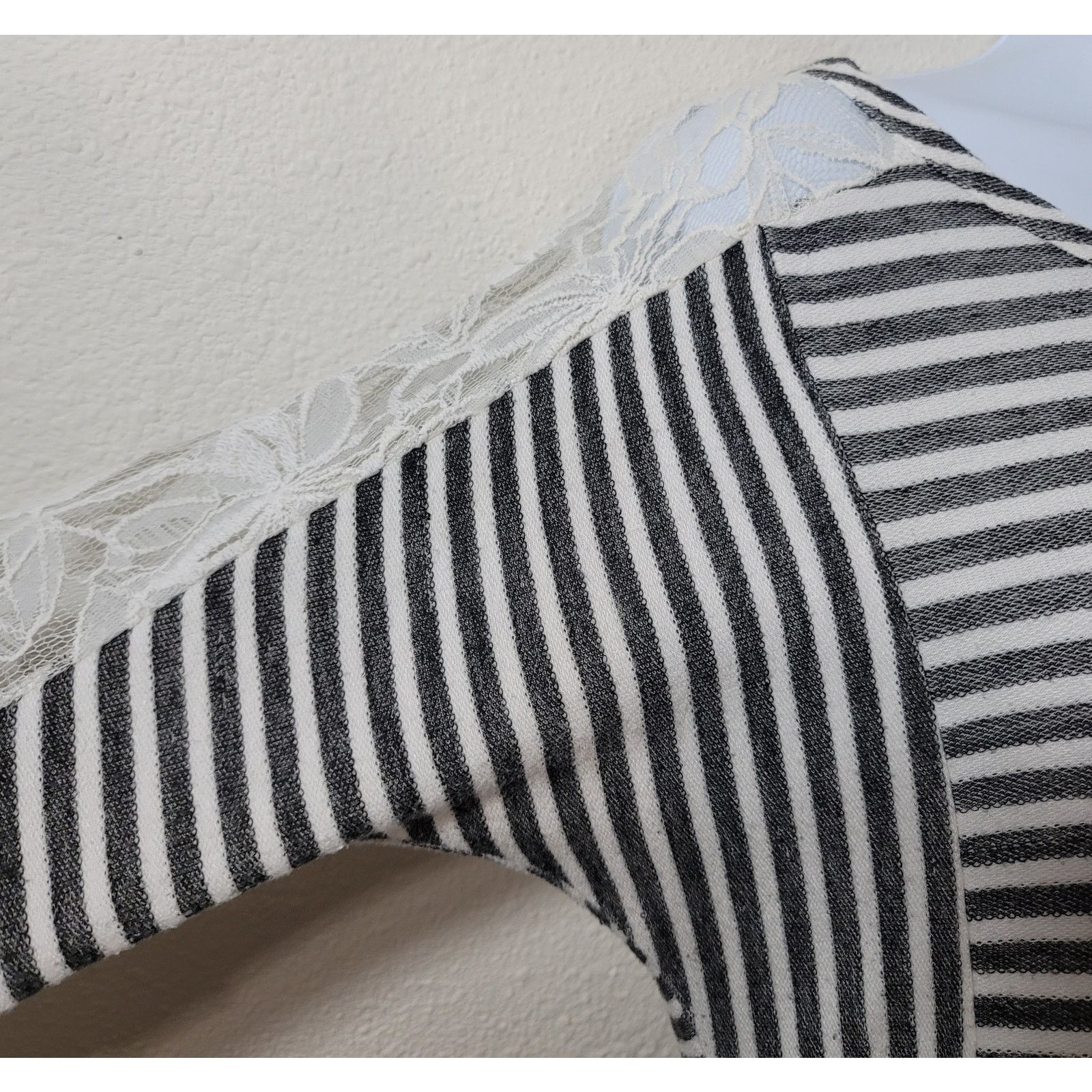 Other Faith and Joy White Gray Stripe Lace Shoulder Top Medium Size M / US 6-8 / IT 42-44 - 2 Thumbnail