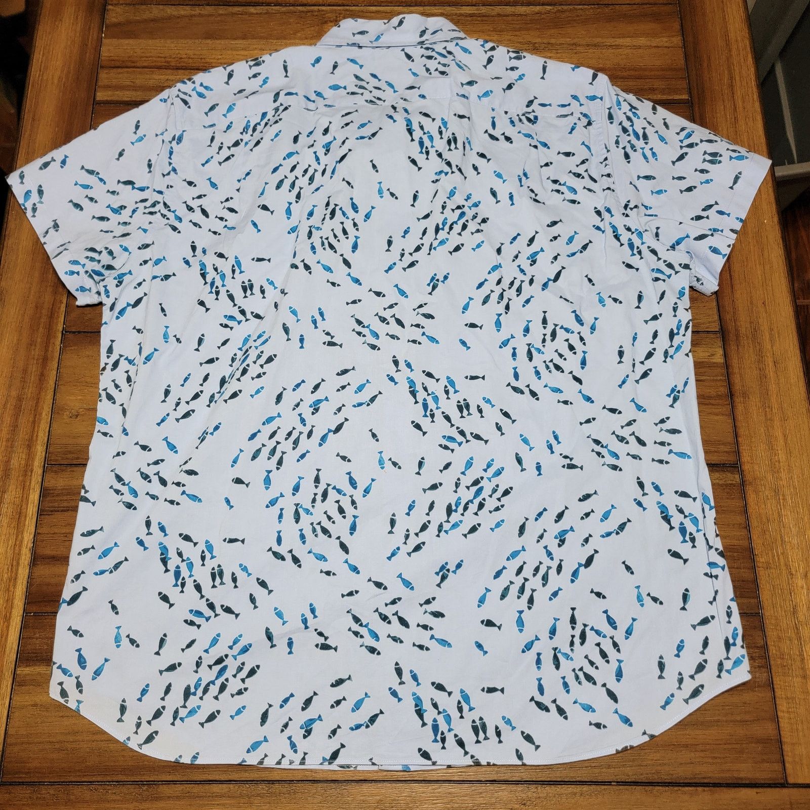 J.Crew J. Crew Short Sleeve Slim Button Up Shirt w/ Small Fish - XL Size US XL / EU 56 / 4 - 3 Thumbnail