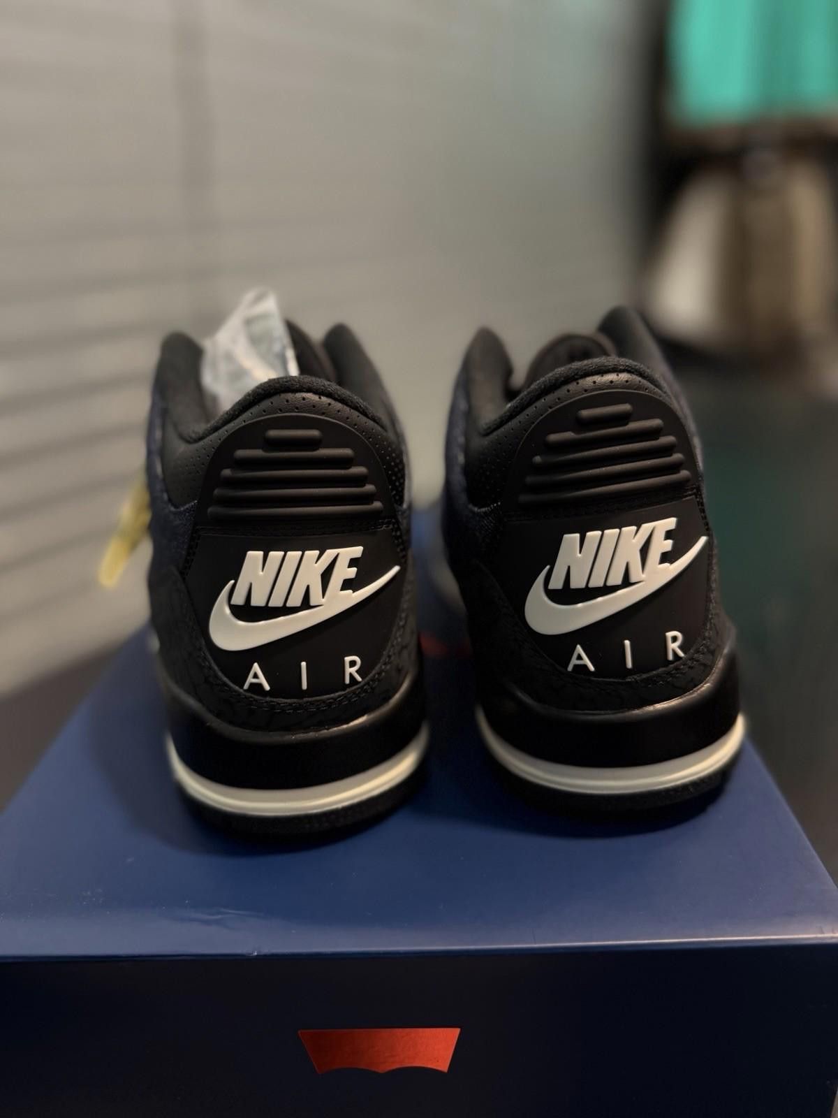 Jordan Brand Levi's x Air Jordan 3 Retro Men's Size 9 Indigo Denim NEW Size US 9 / EU 42 - 6 Thumbnail