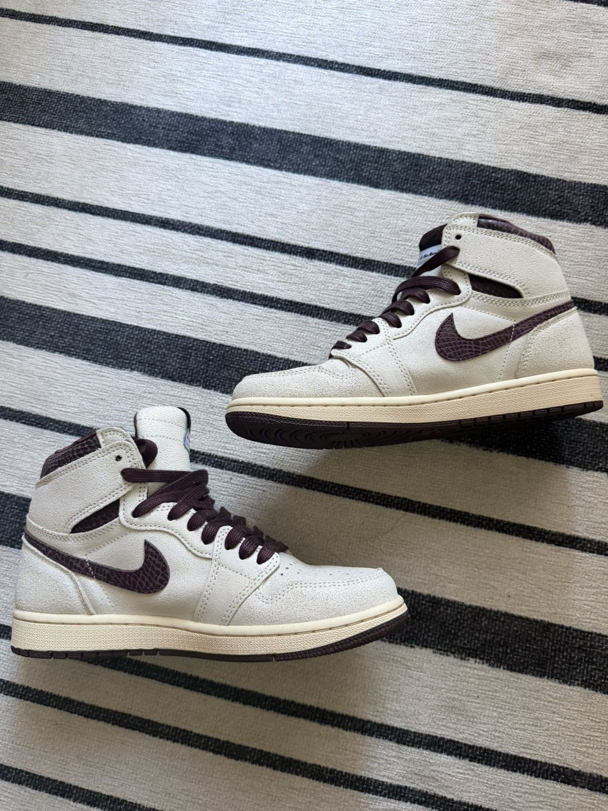 A Ma Maniere × Jordan Brand Jordan 1 Retro High OG ‘A Ma Maniere’ Size US 7 / EU 40 - 2 Thumbnail