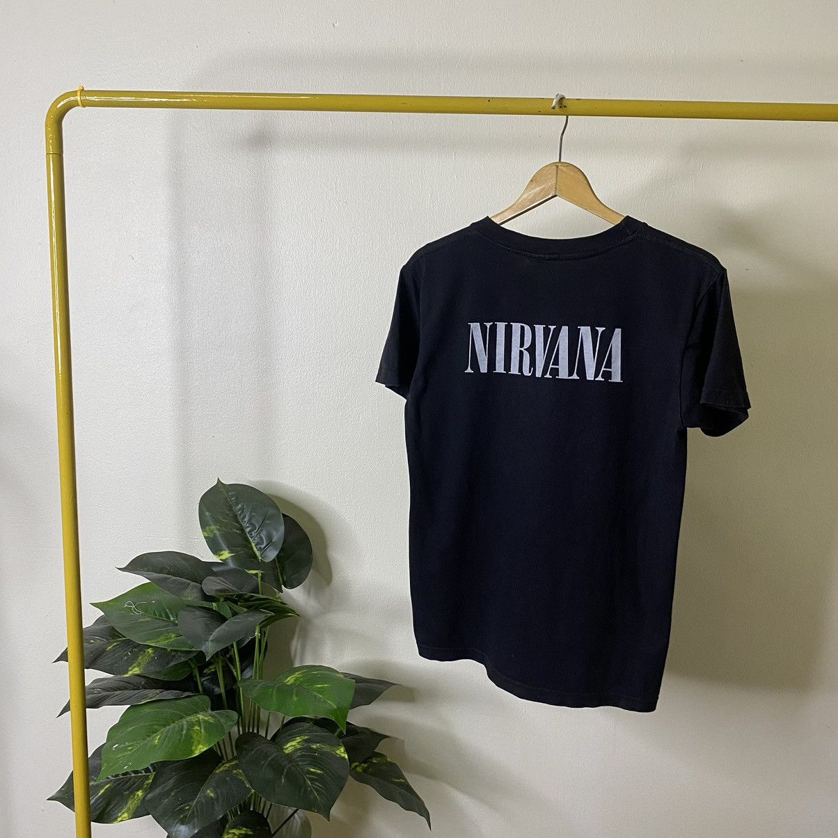 Nirvana × Vintage Vintage 2000s Nirvana Kurt Cobain Smiley Face Tee Size US S / EU 44-46 / 1 - 4 Thumbnail