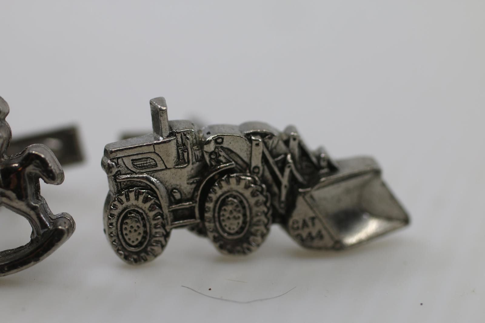The Unbranded Brand Caterpillar CAT 944 Cufflinks Construction Loader & Horse Size ONE SIZE - 7 Thumbnail