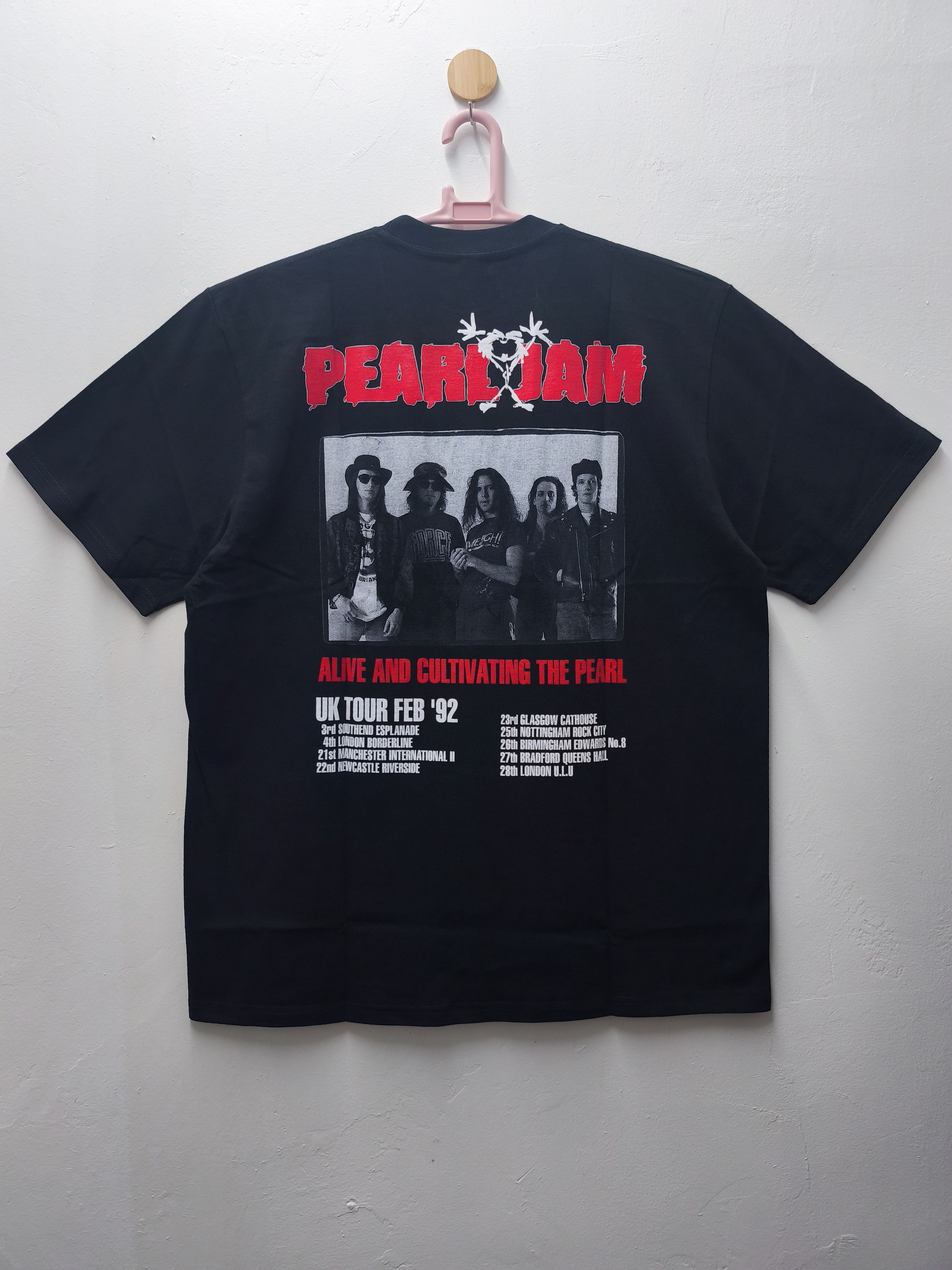 Band Tees Pearl Jam Alive & Cultivating The Pearl UK Tour T-shirt Size US XL / EU 56 / 4 - 7 Thumbnail