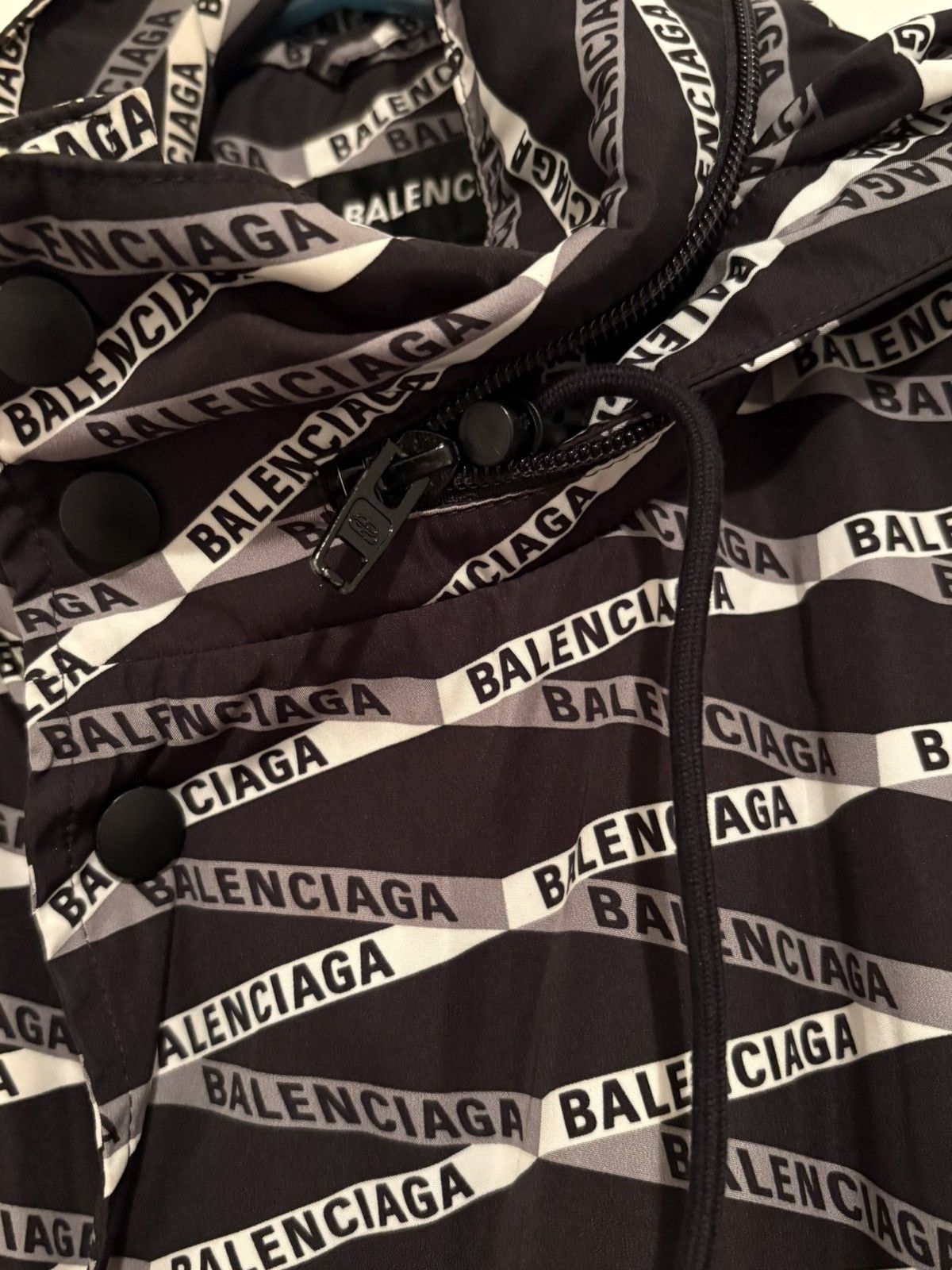 Balenciaga Balenciaga 2019 logo monogram Windbreaker Size US S / EU 44-46 / 1 - 4 Thumbnail