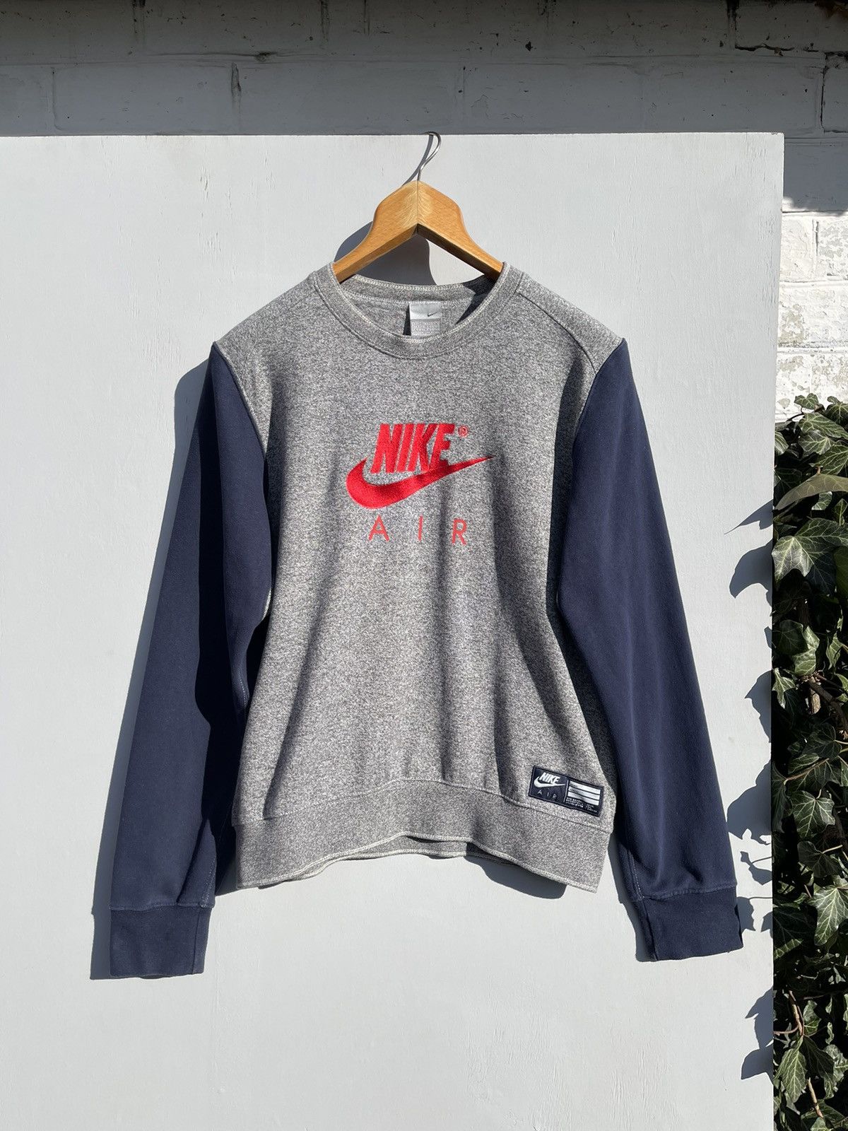 Nike Vintage Nike Air Embroidered Swoosh Logo Y2k Sweatshirt Size US S / EU 44-46 / 1 - 1 Thumbnail