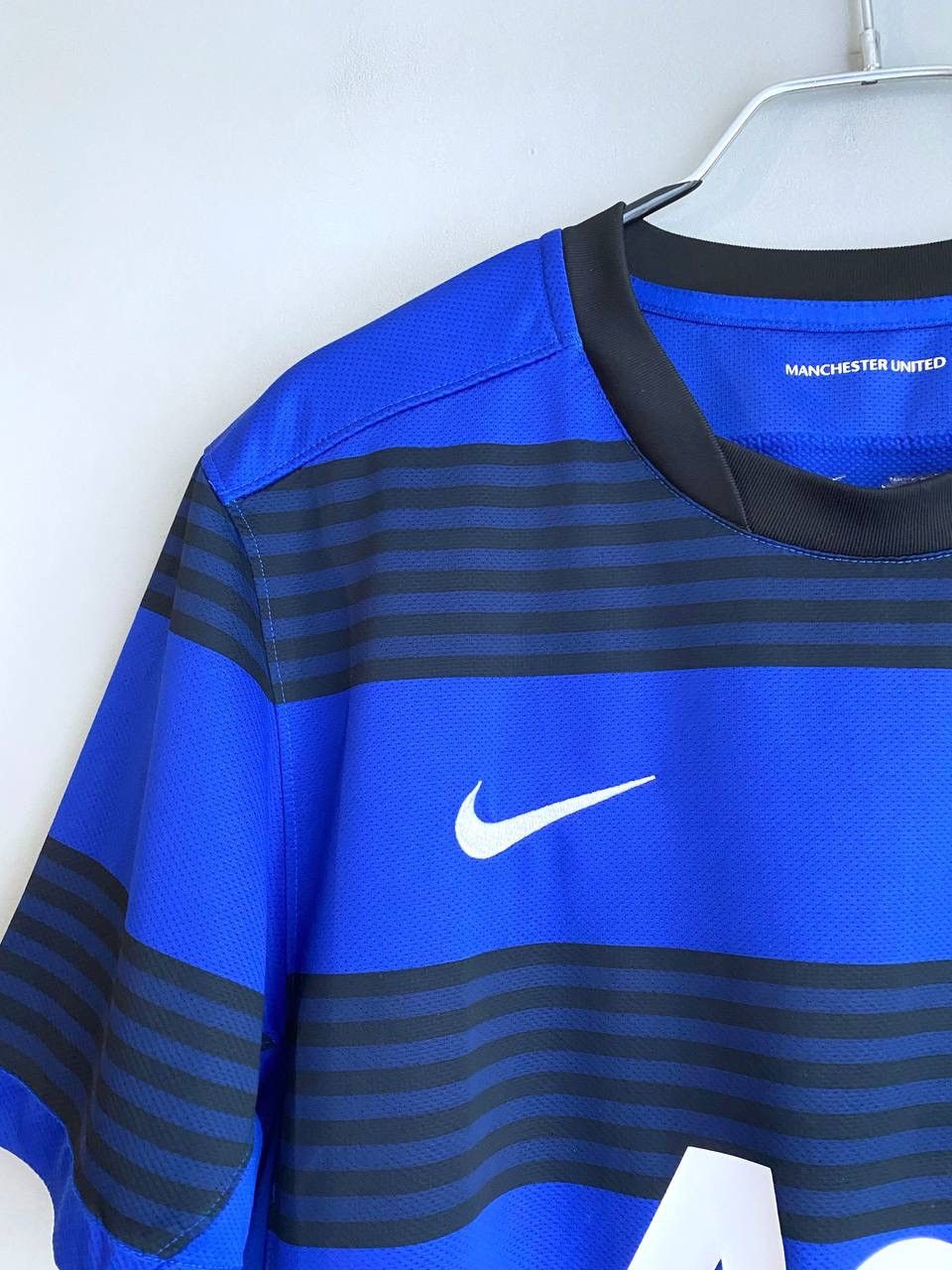 Nike Nike Manchester United 2011/2012 Away Soccer Jersey, Size L Size US L / EU 52-54 / 3 - 5 Thumbnail