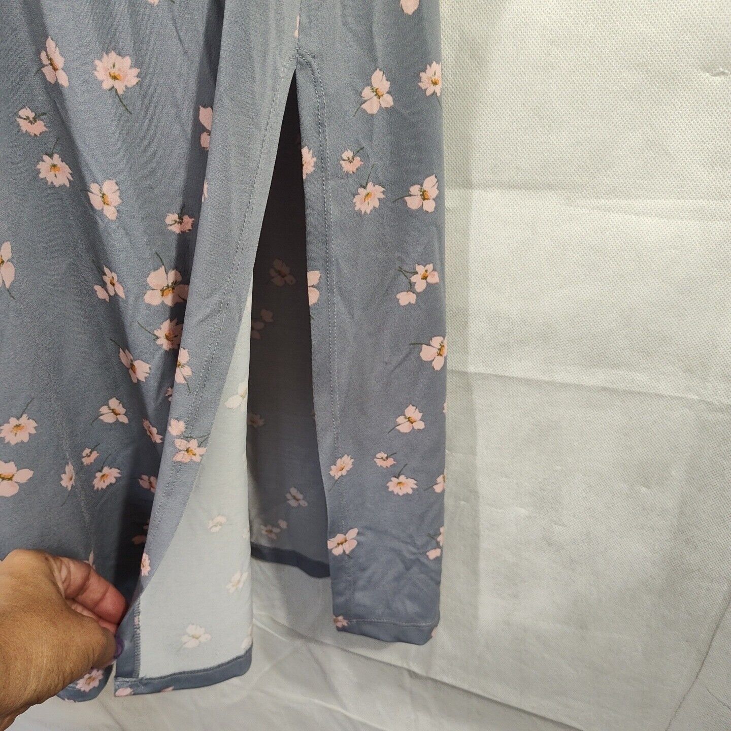 Other Wayf Blue Pink Floral Sheath Dress Plunge V-neck Size XS Size XS / US 0-2 / IT 36-38 - 7 Thumbnail