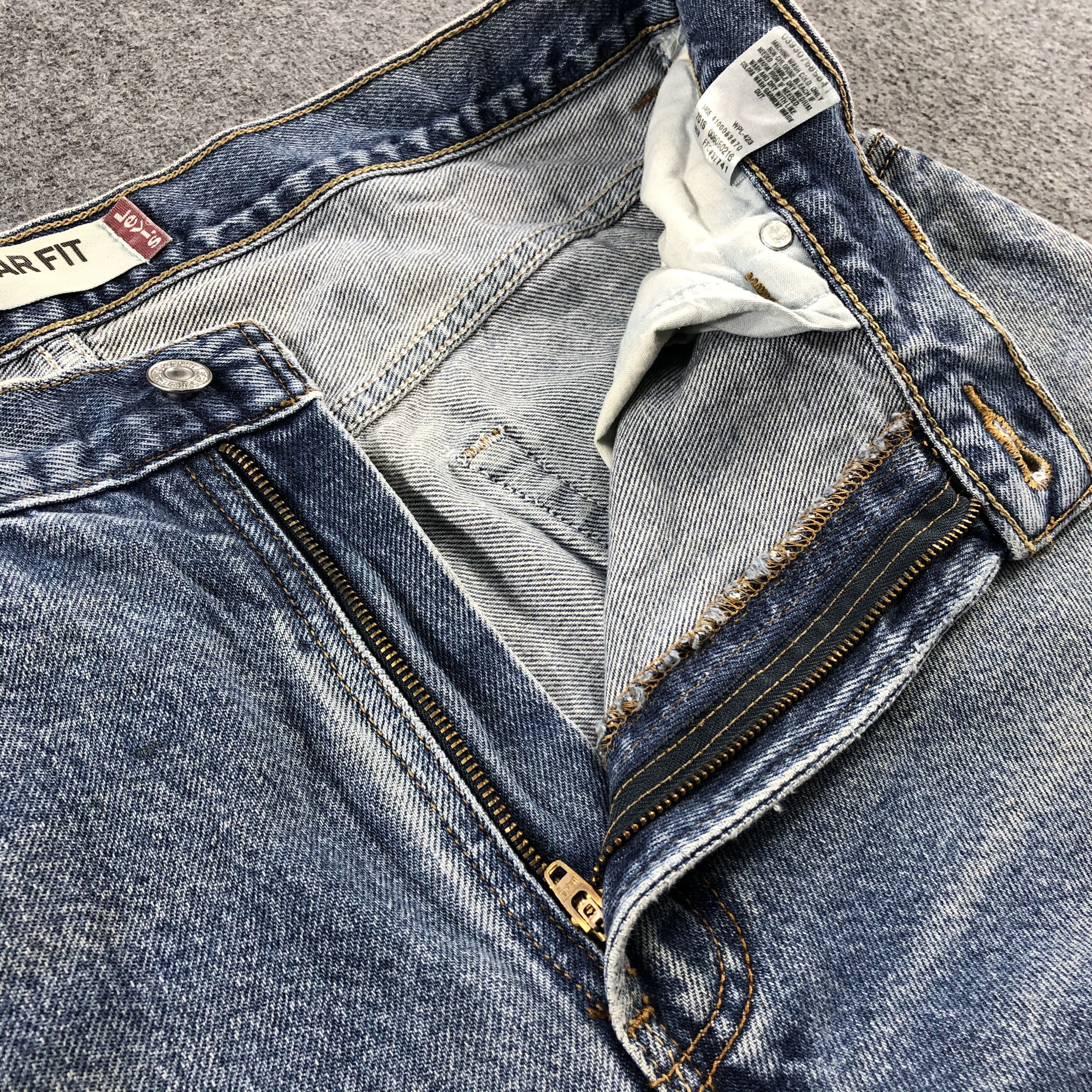 Levi's Vintage Blue Wash Levis 505 Jeans-J2565 Size US 35 - 11 Thumbnail