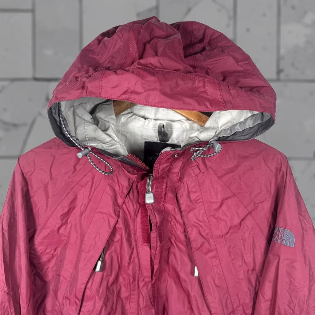 The North Face The North Face Bergundy 100% Nylon Hooded Jacket Womens L Windbreaker Rain Jacket Size L / US 10 / IT 46 - 1 Thumbnail