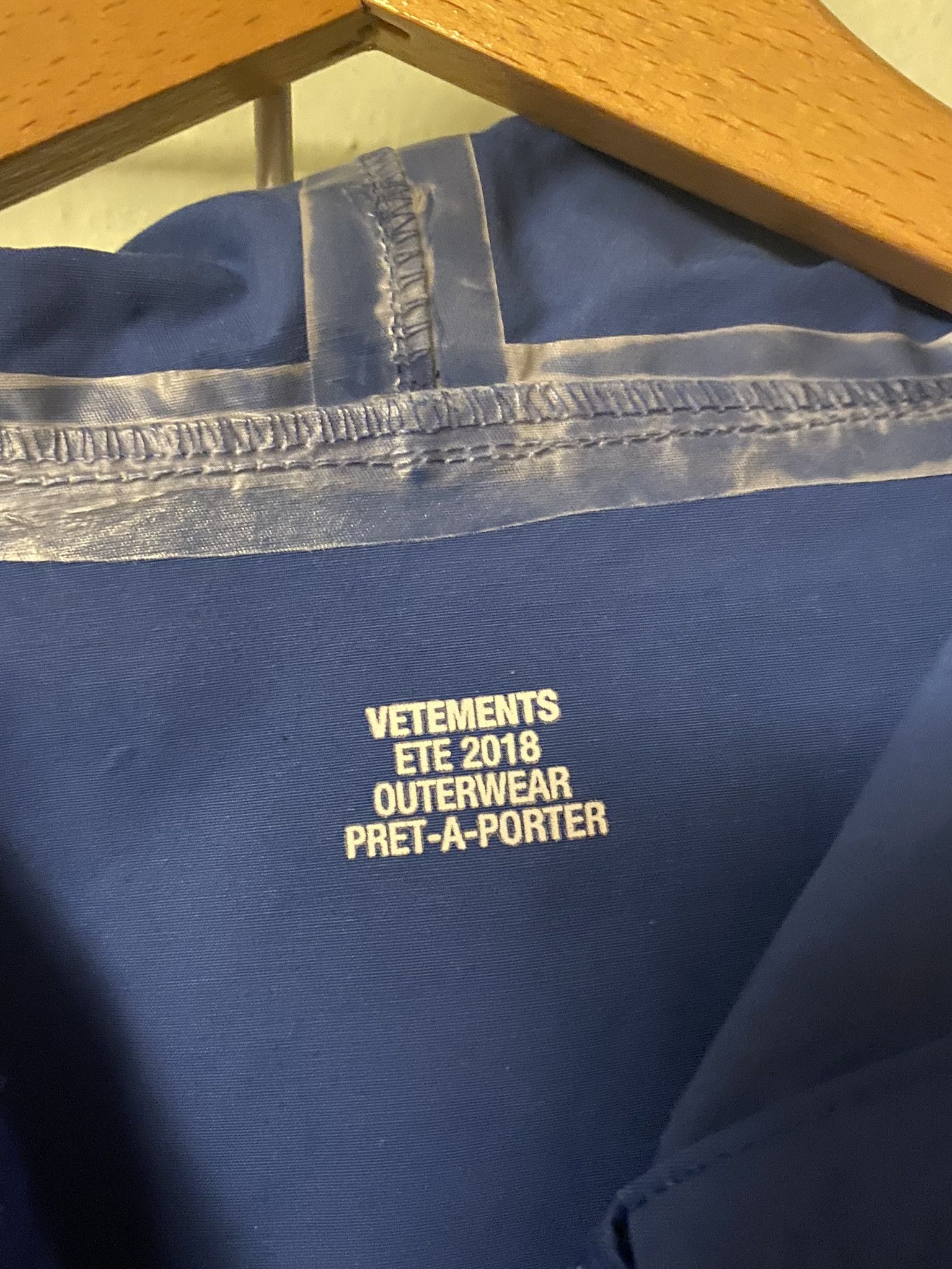 Vetements Vetements Raincoat Size US L / EU 52-54 / 3 - 3 Thumbnail