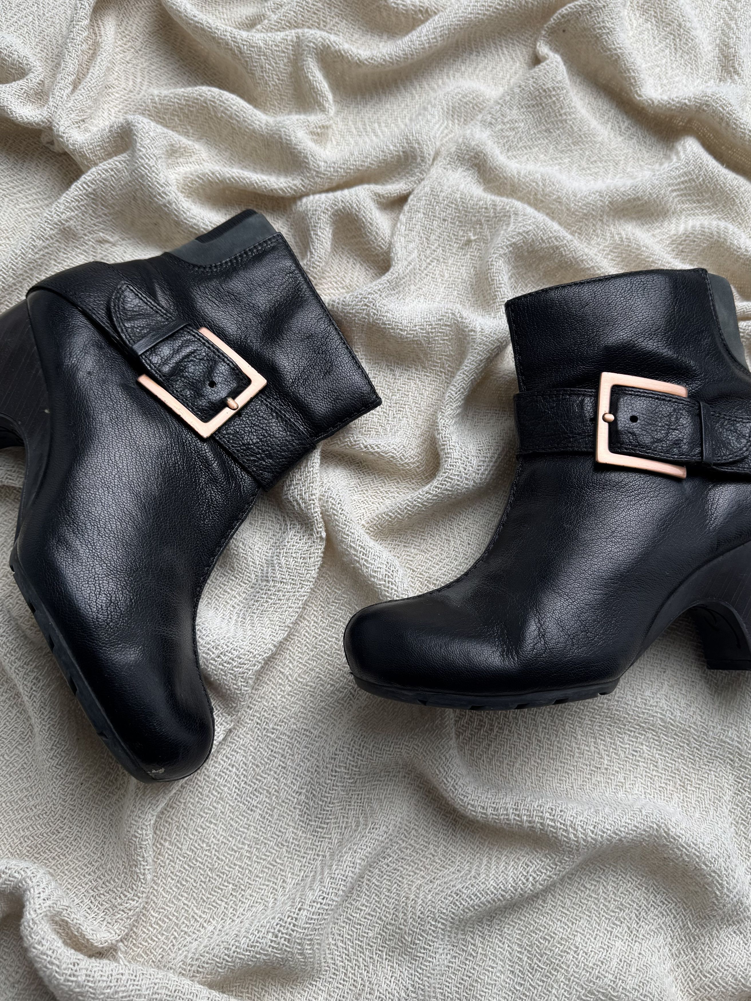Clarks Clarks Vintage Leather Ankle Boots Block Heel Buckle Zip Size US 6 / IT 36 - 2 Thumbnail